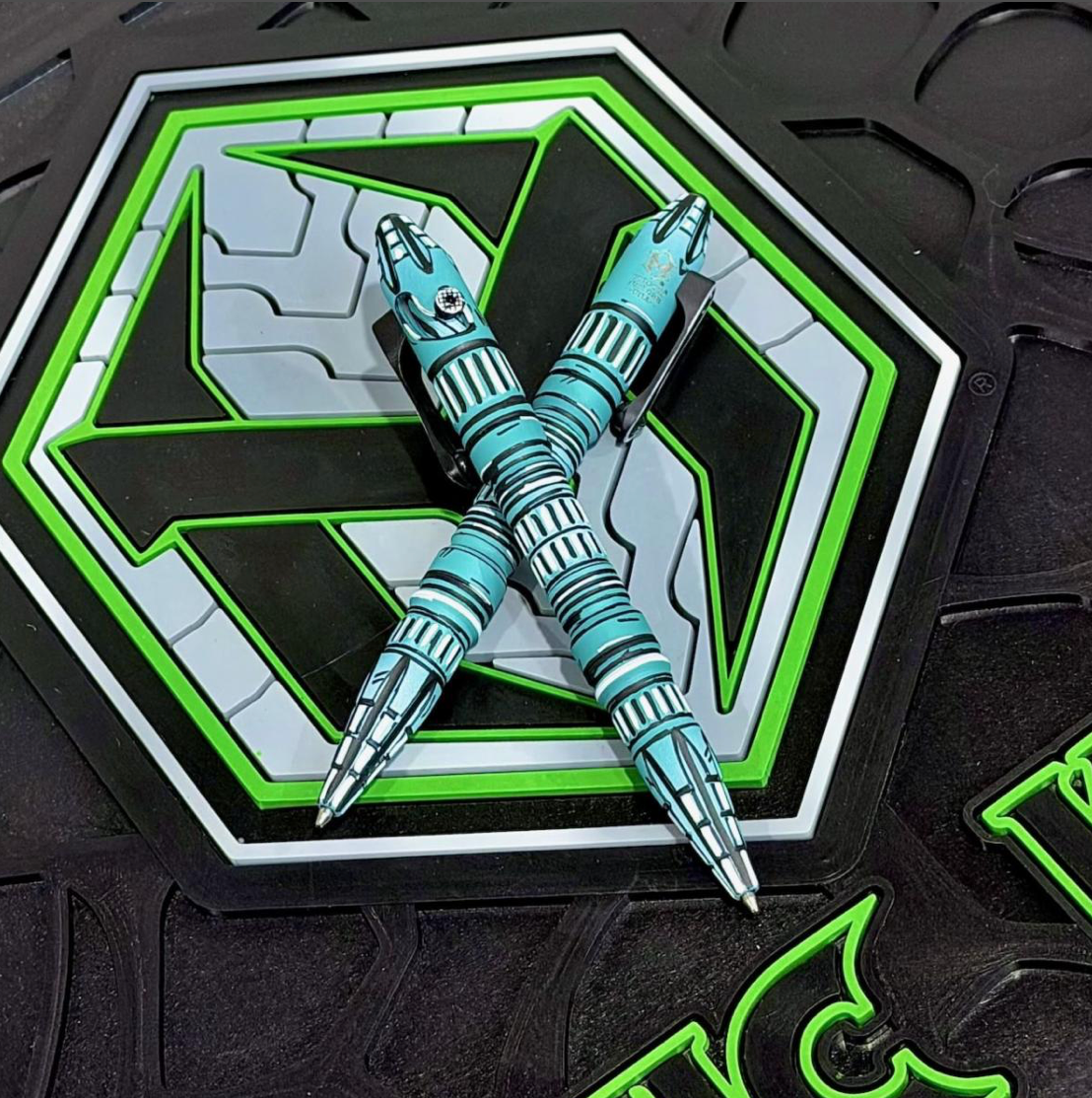 Heretic Knives Thoth Titanium in TURQUOISE Cel Shade H038-CS-TQ pens on neon logo background