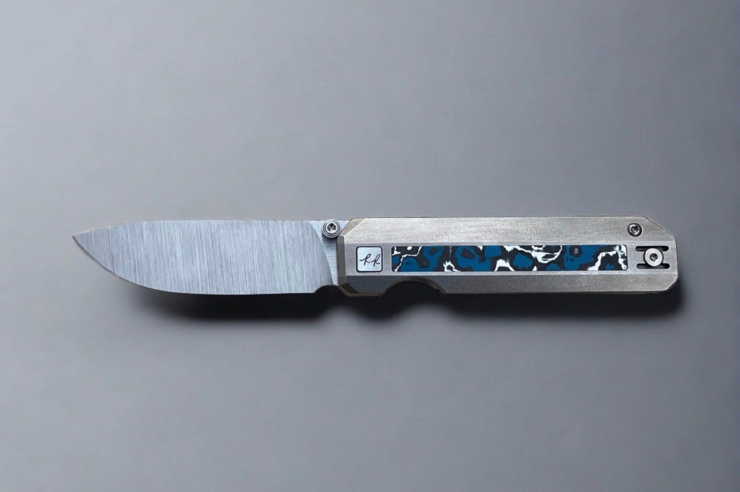 Knife Standards RR3 'Frosty' – Vanax SuperClean Liner Lock EDC Knife with Fat Carbon & Titanium