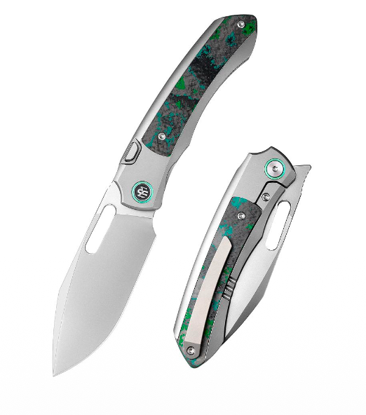 Remette RT-Orca ORCAKD – 3.15″ Pearlescent M390 Drop Point, Titanium & Kelp Bed CamoCarbon, Button Frame Lock