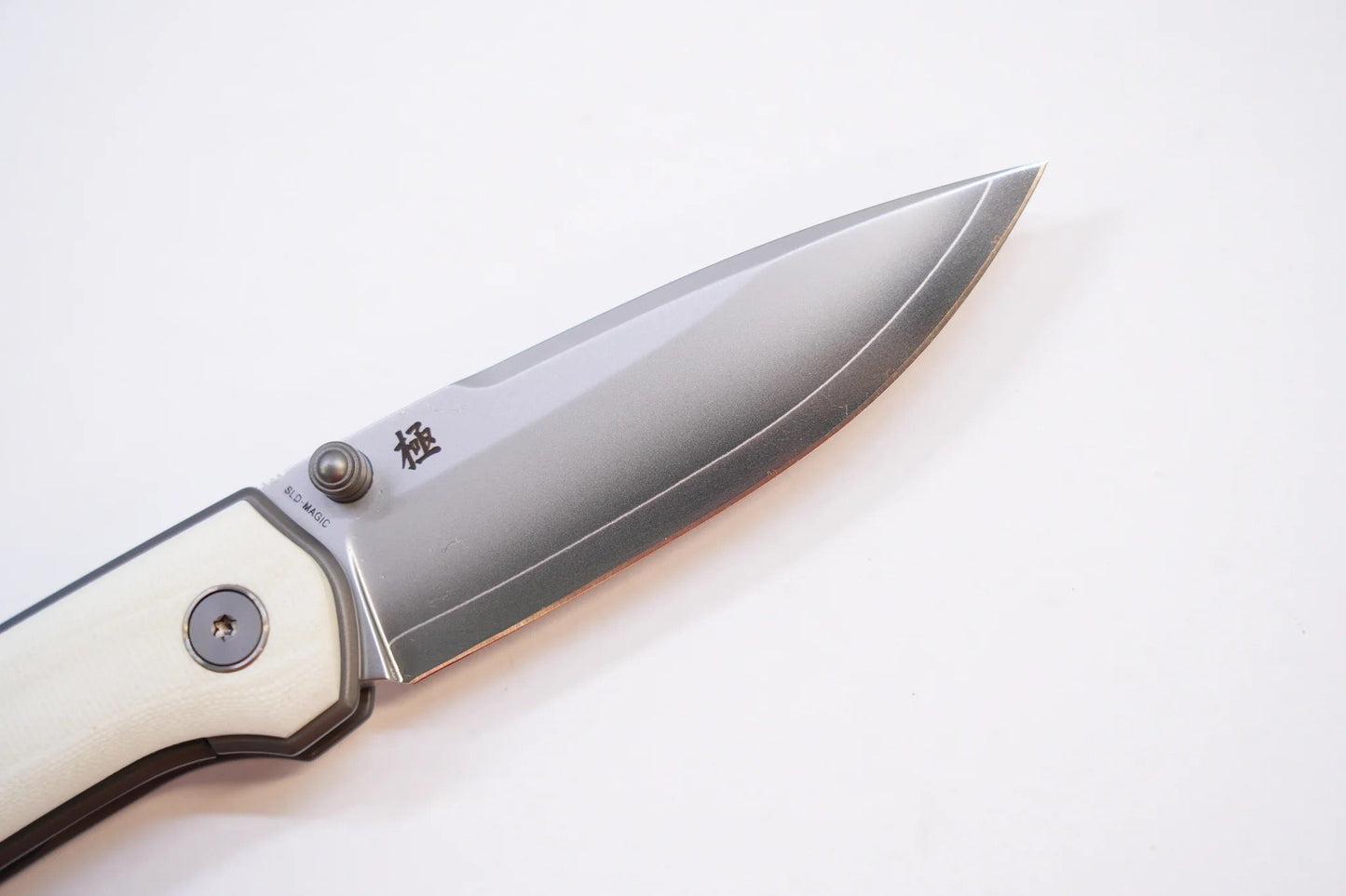 North Mountain Blade Ultra-WhiteG10 detail view 5