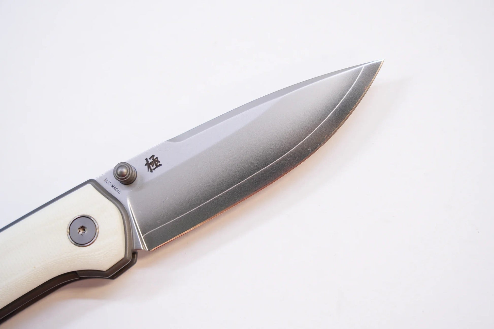 North Mountain Blade Ultra-WhiteG10 detail view 5