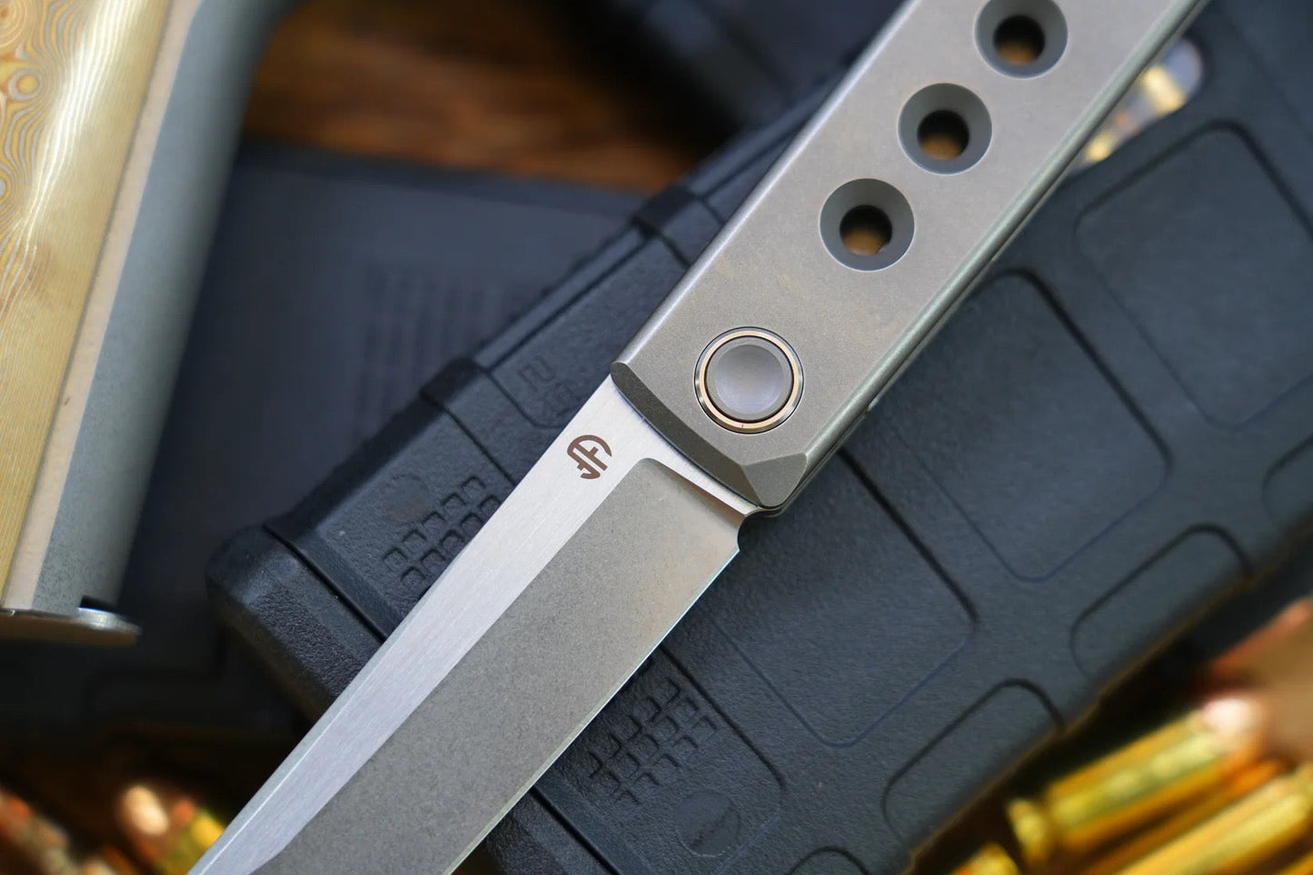 North Mountain Blade Kaiken-Ti-Hole folding knife detail view image 4