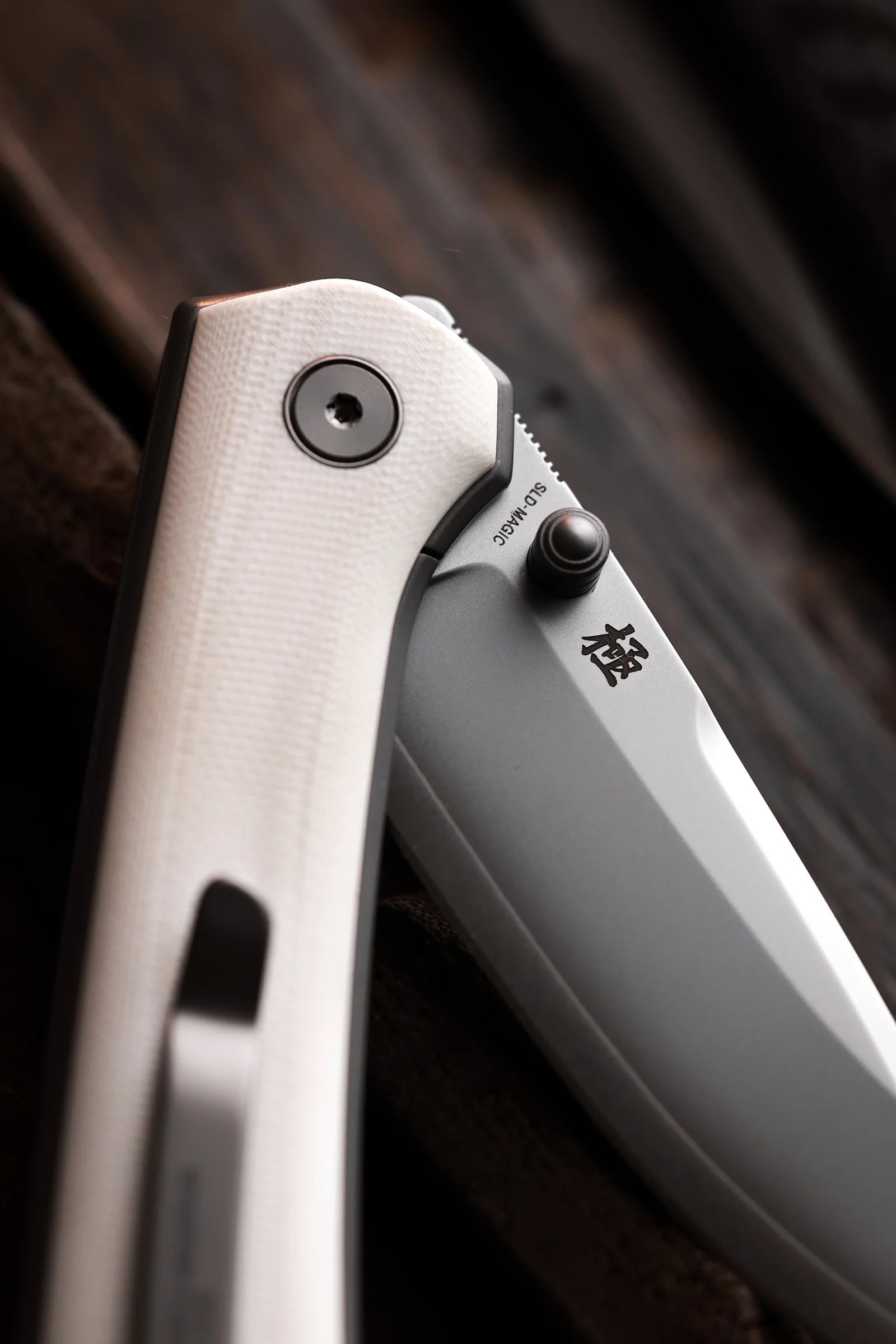 North Mountain Blade Ultra-WhiteG10 detail view 9