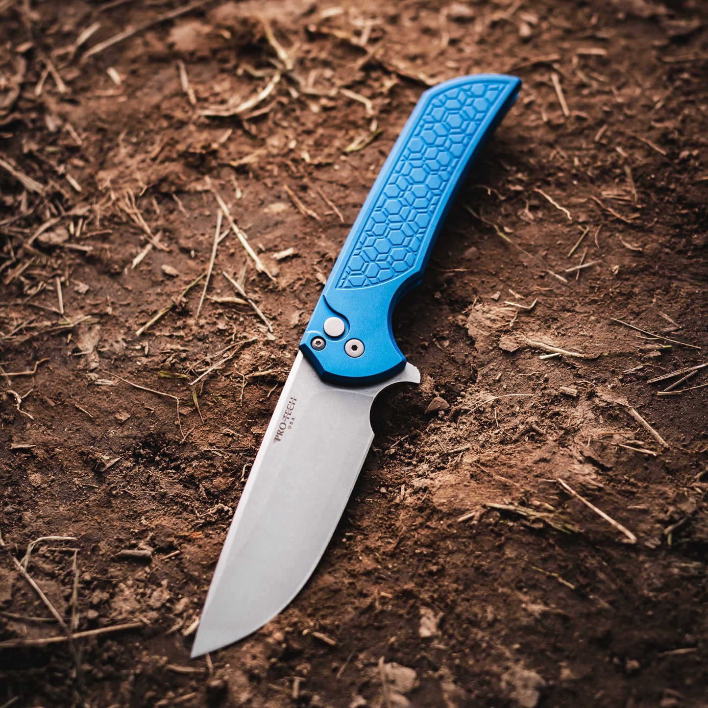 Pro-Tech Mordax Folding Knife Blue Gridlock Textured Handles Magnacut Blade MX105-Blue Gridlock
