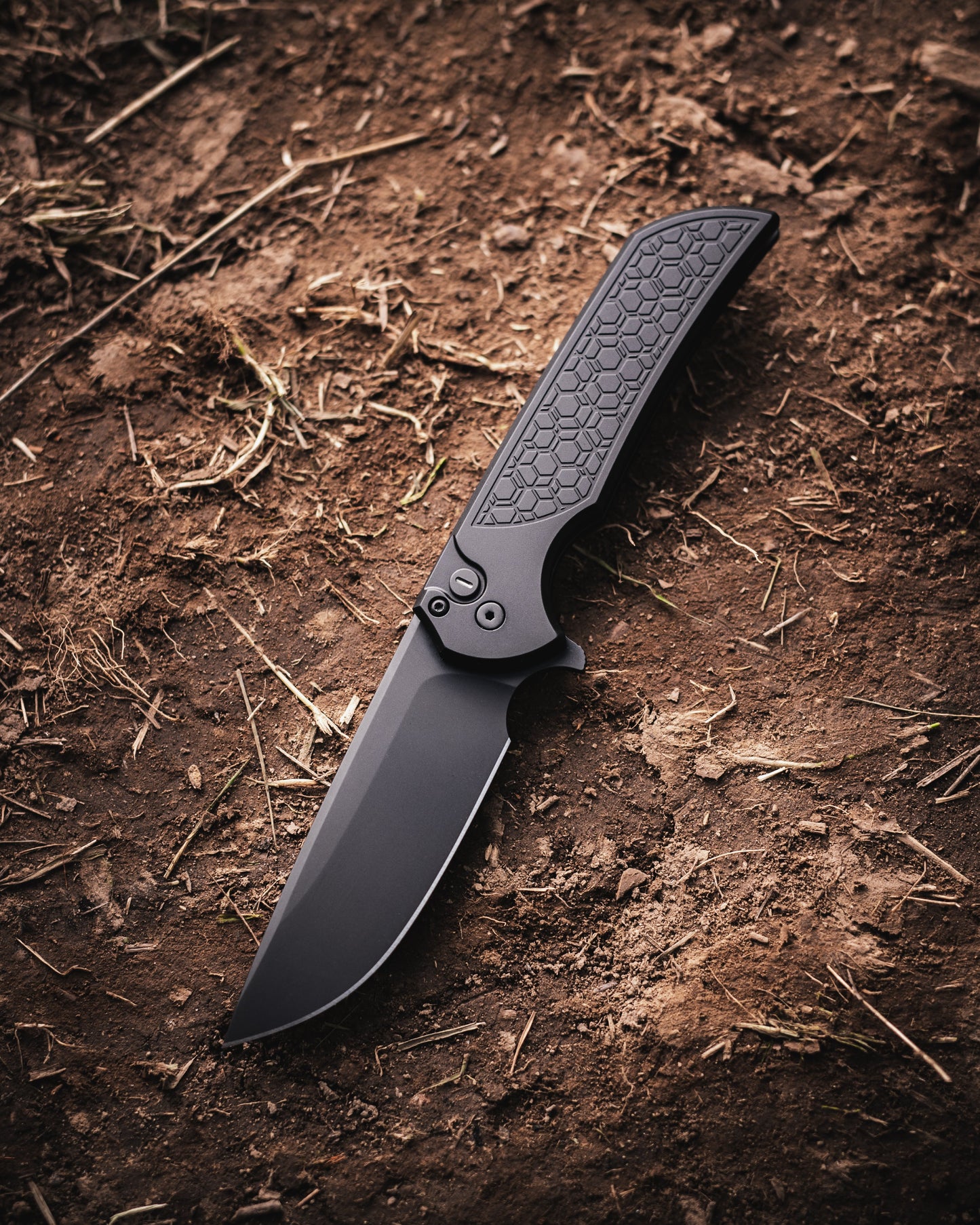 Pro-Tech Mordax Operator Black Gridlock Texted Handle DLC Black Magnacut Blade Tritium Button