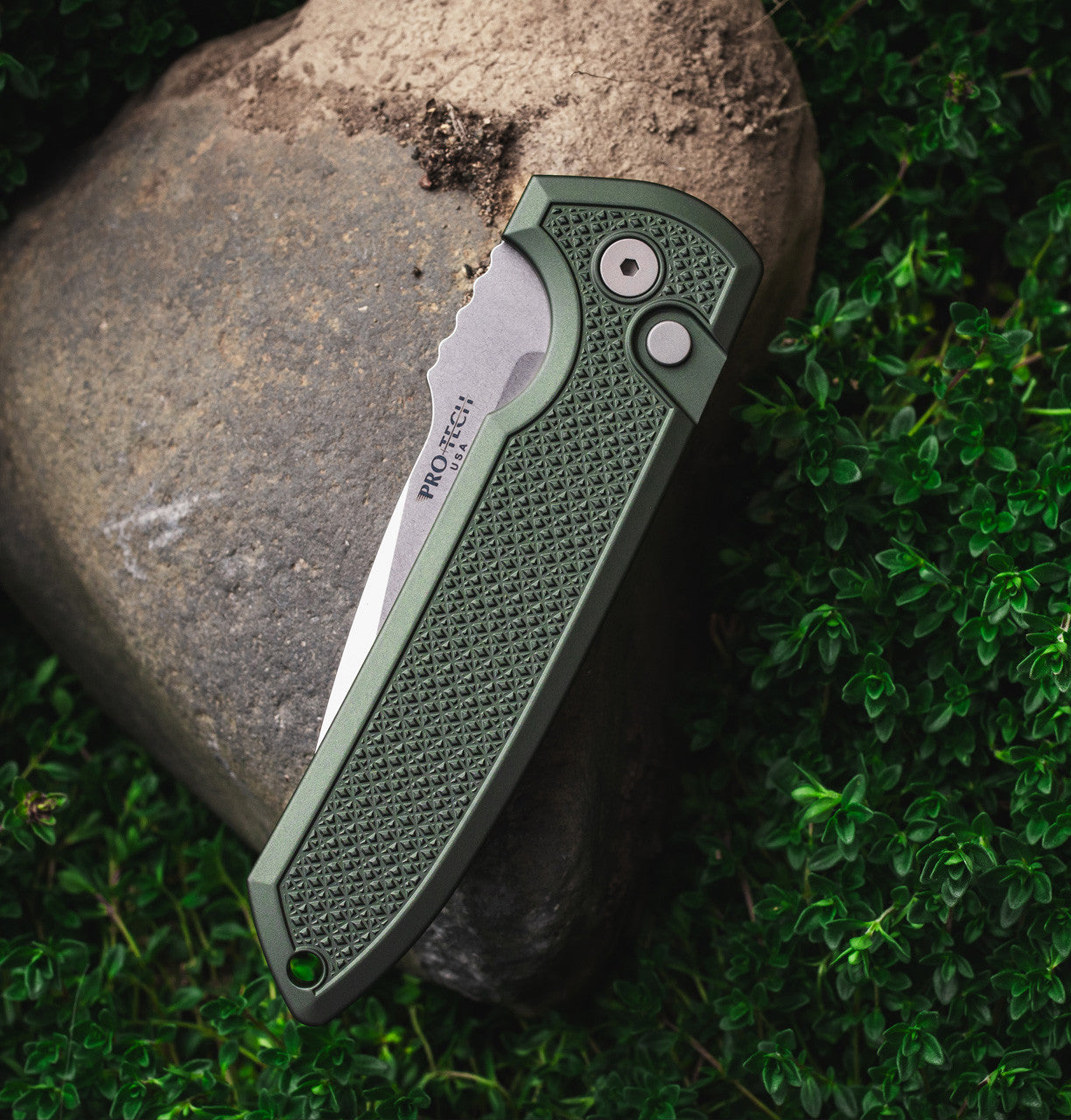 Pro-Tech Rockeye LG3105-Green green carbide-textured 6061 aluminum handle with 3-hole clip