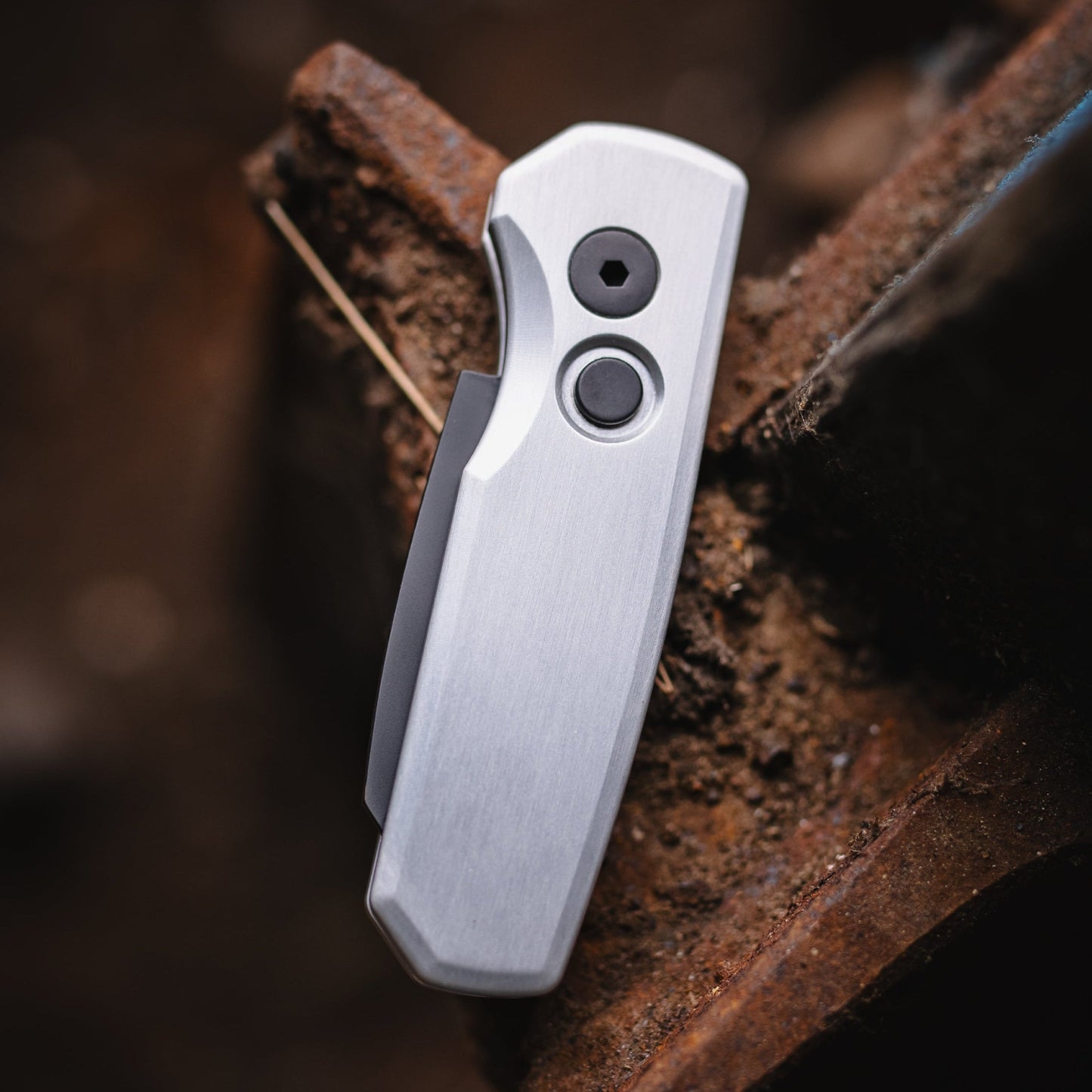 Pro-Tech Runt 5 â€“ 1.94" MagnaCut Reverse Tanto, Silver Handle, Button Lock (R5203-Silver)