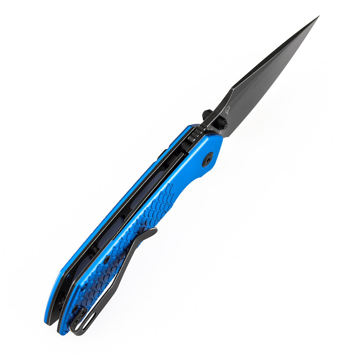 Tenable Fenrir B1034H92 dark blue fishscale handle detail – anodized aluminum, amphibian-inspired geometric texture