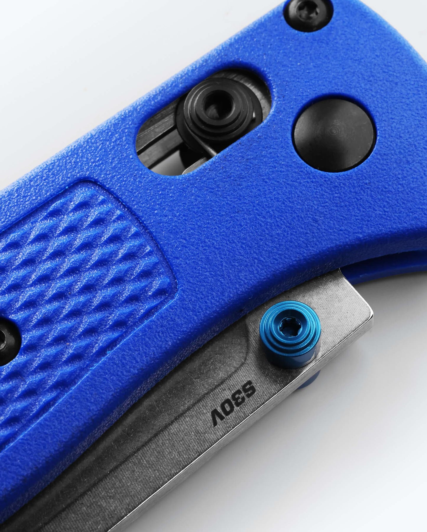 Benchmade Bugout 535 AXIS Lock and hardware detail