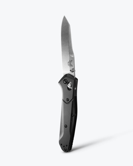 Benchmade Osborne 940-2 front view – 3.4″ CPM-S30V reverse tanto EDC folding knife, Black G10