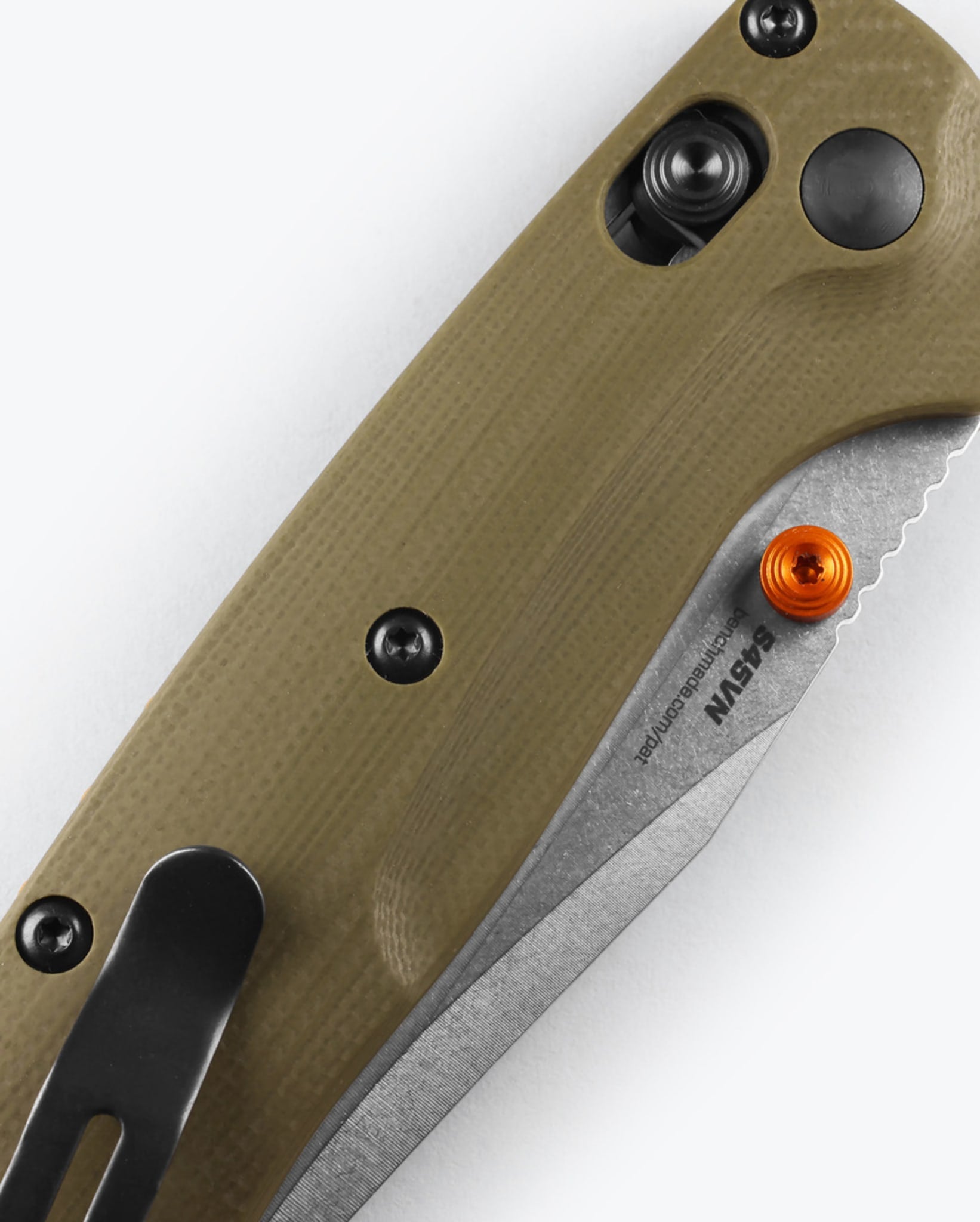 Benchmade Mini Taggedout 15534 OD Green G10 handle and AXIS Lock detail