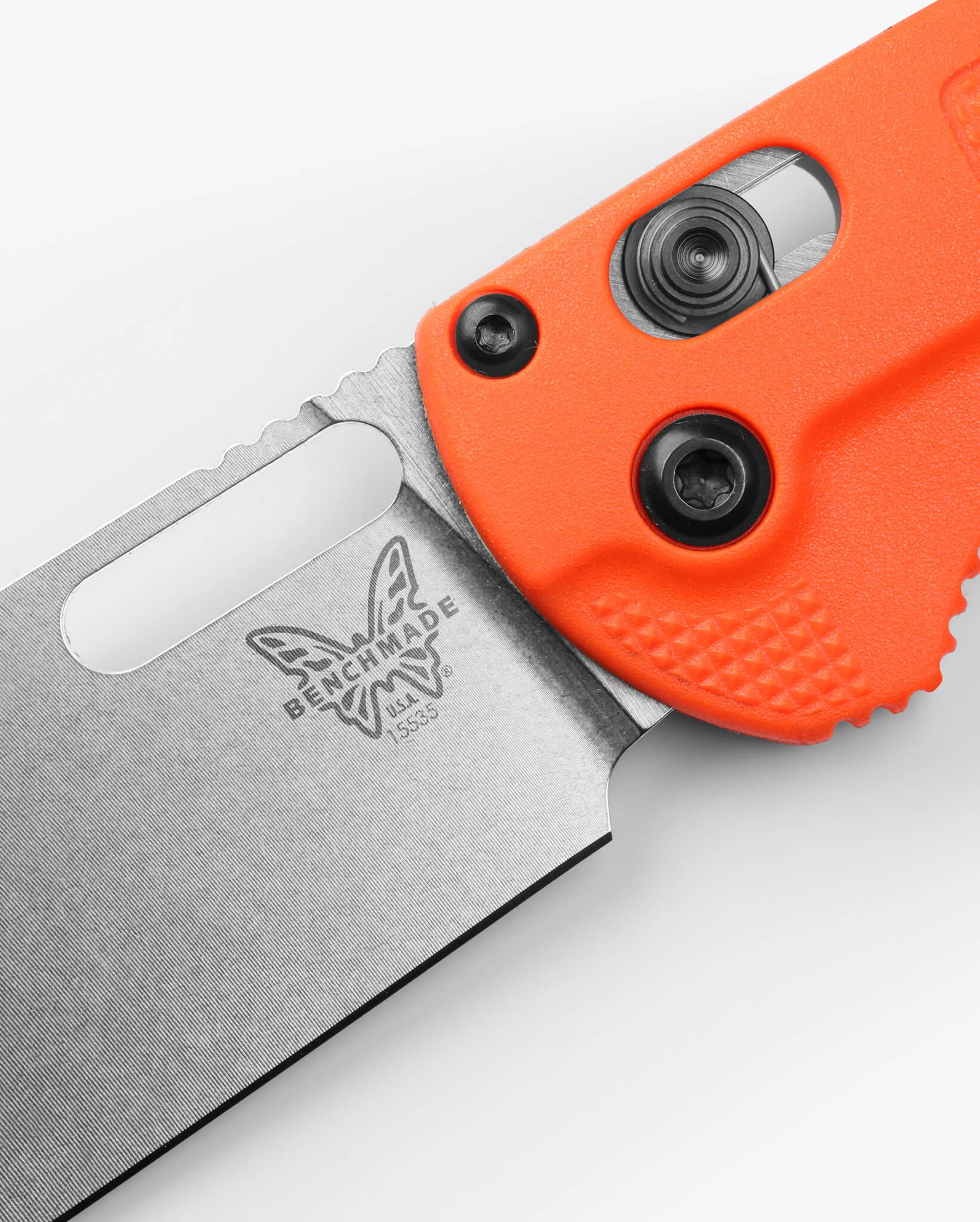 Benchmade Taggedout 15535 AXIS Lock mechanism detail