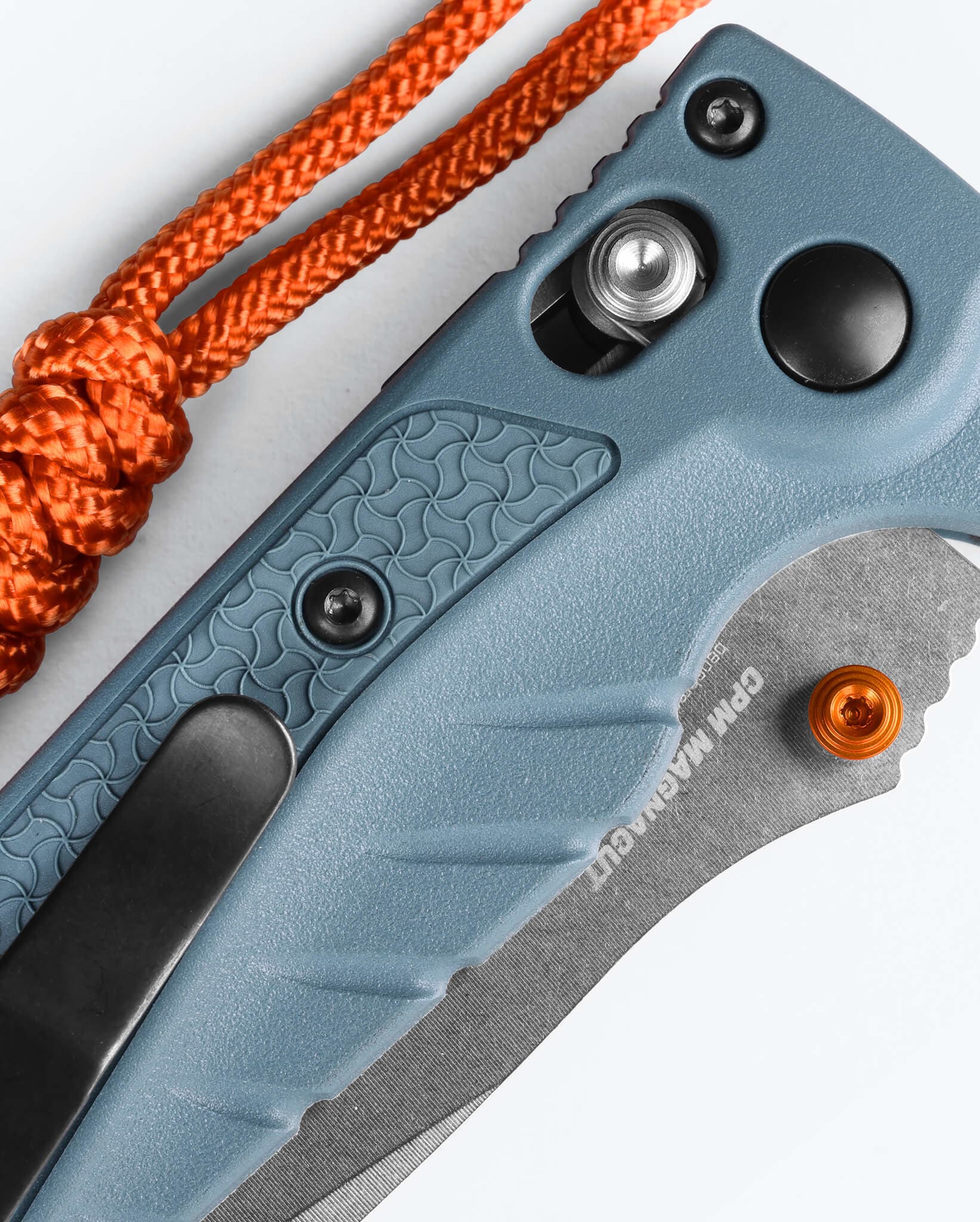 Benchmade Mini Adira 18065 AXIS Lock mechanism detail