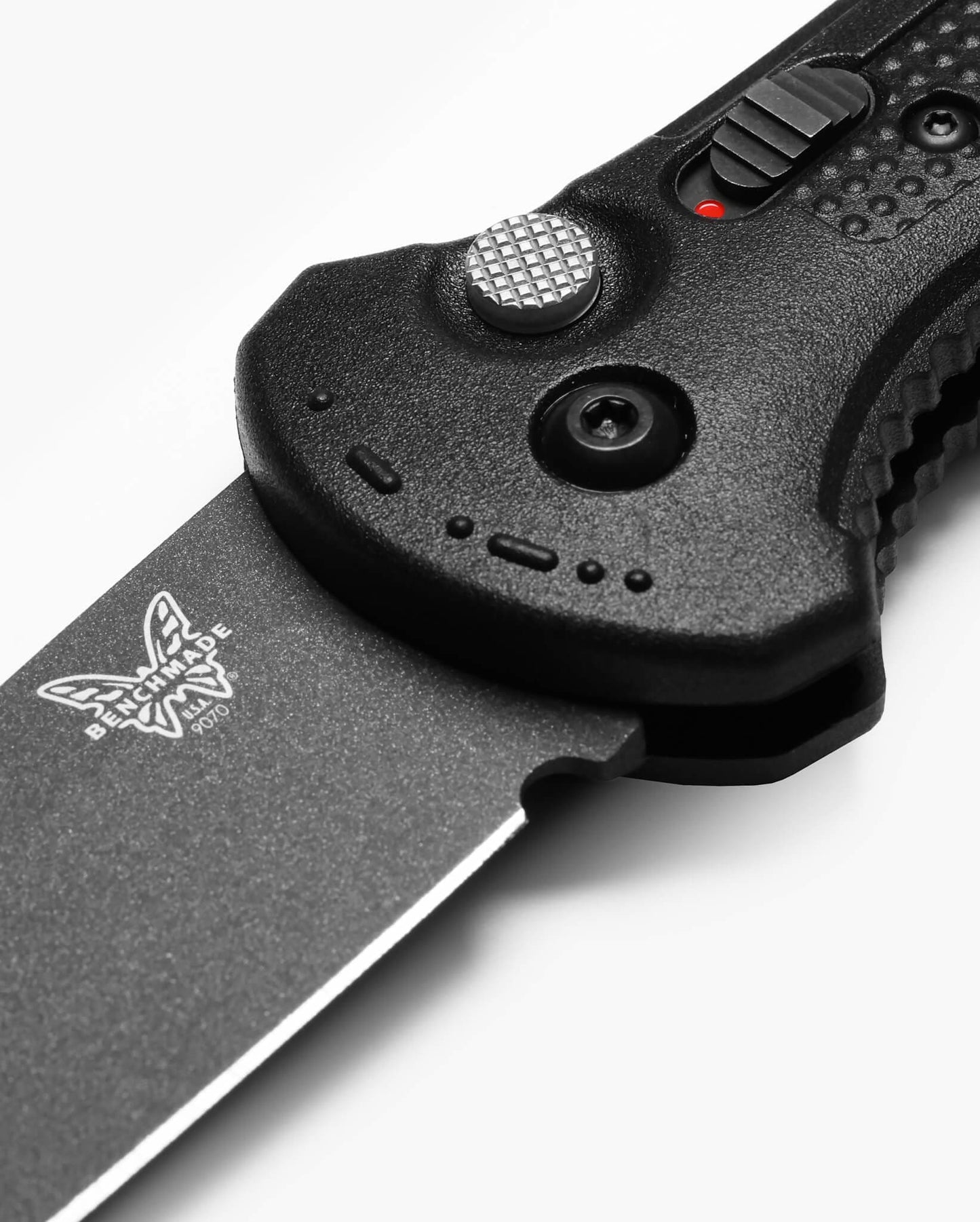 Benchmade Claymore 9070BK push button and safety detail