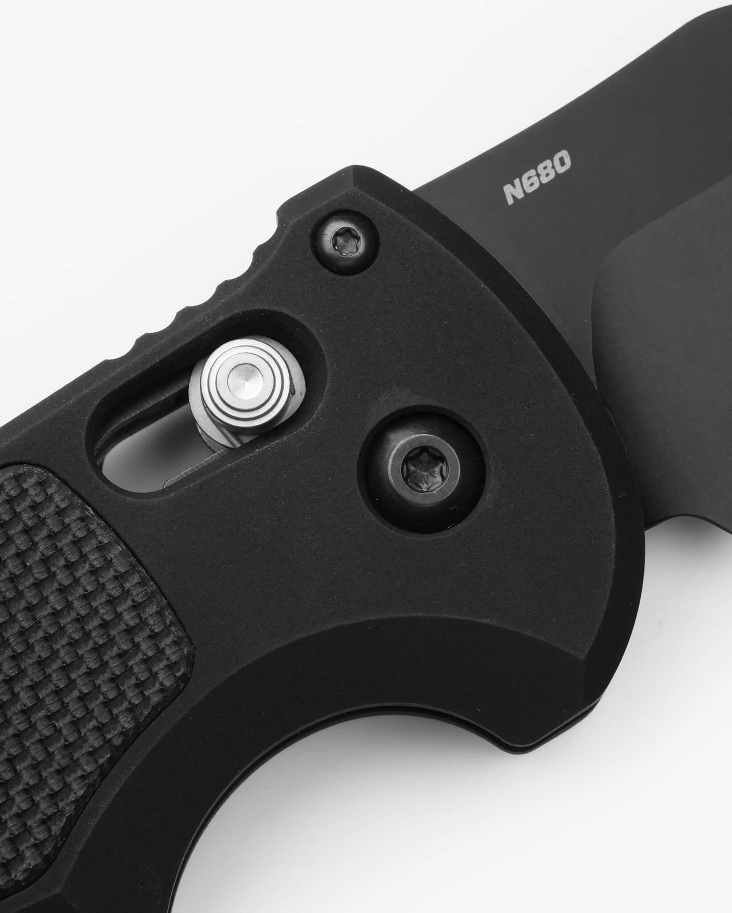 Benchmade Auto Triage 9170SBK AXIS lock and handle detail