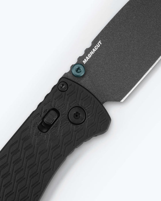 Benchmade Bugout Vapyr 534BK – 3.25" MagnaCut Drop-Point AXIS Lock Knife
