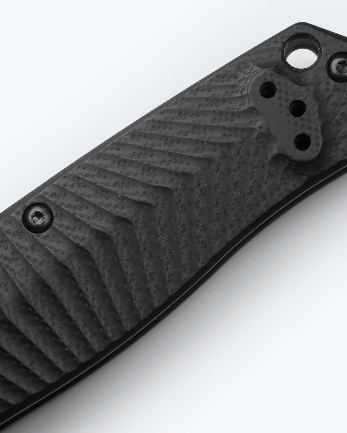 Benchmade Mediator 8551BK milled chevron-pattern G10 handle detail