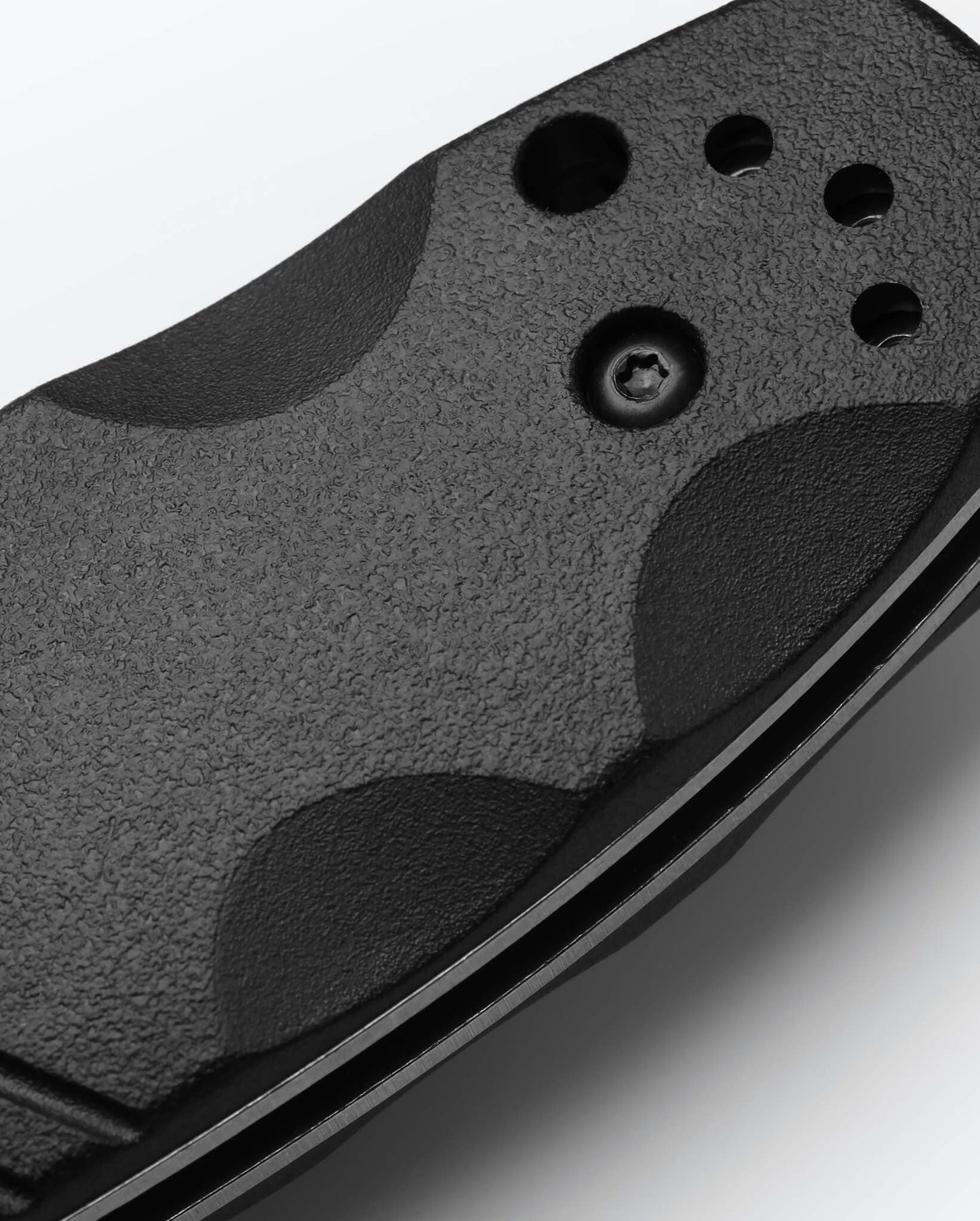 Benchmade Mini Barrage 585 black Valox handle texture detail