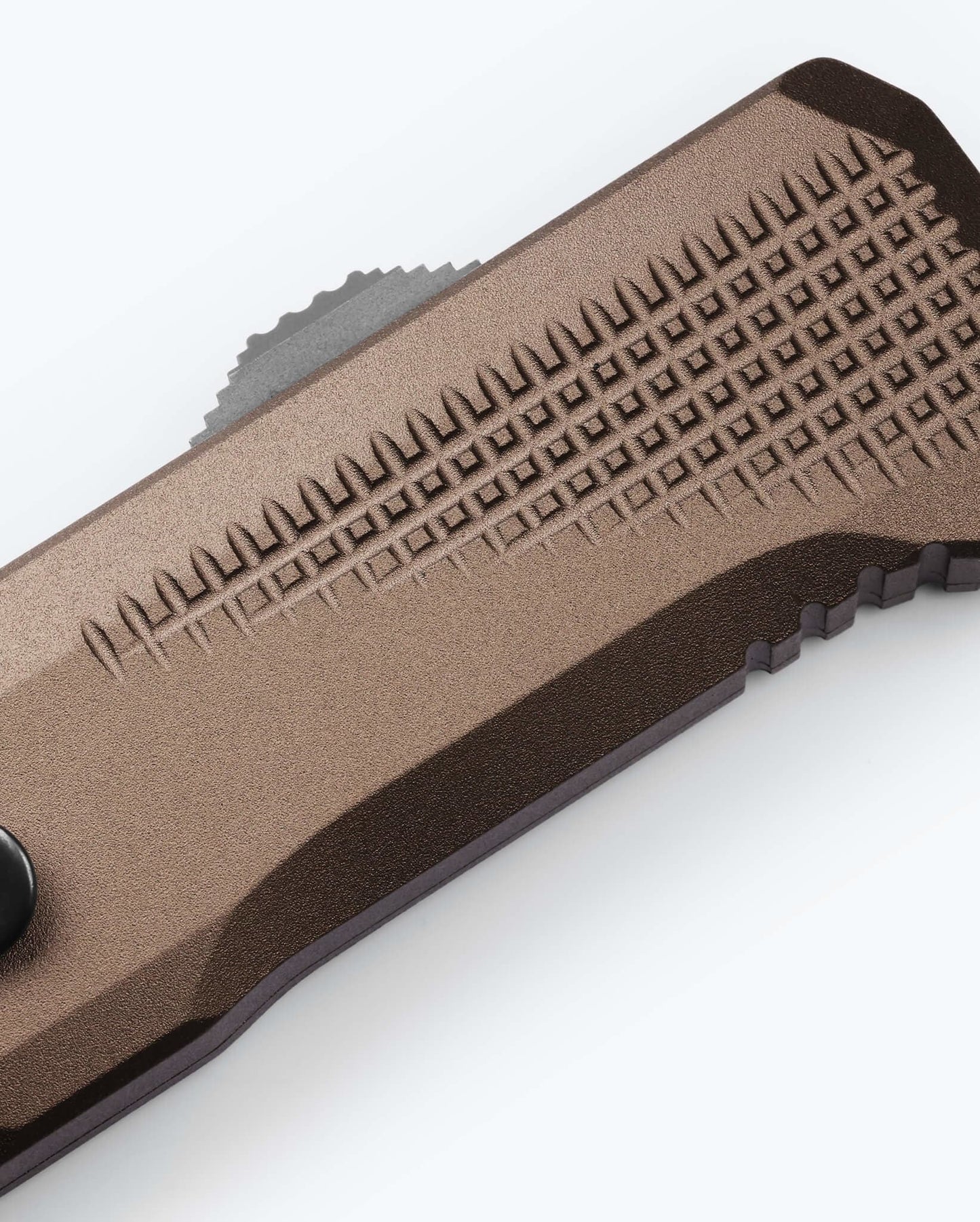 Benchmade Phaeton 4600DLC-1 Dark Earth aluminum handle detail