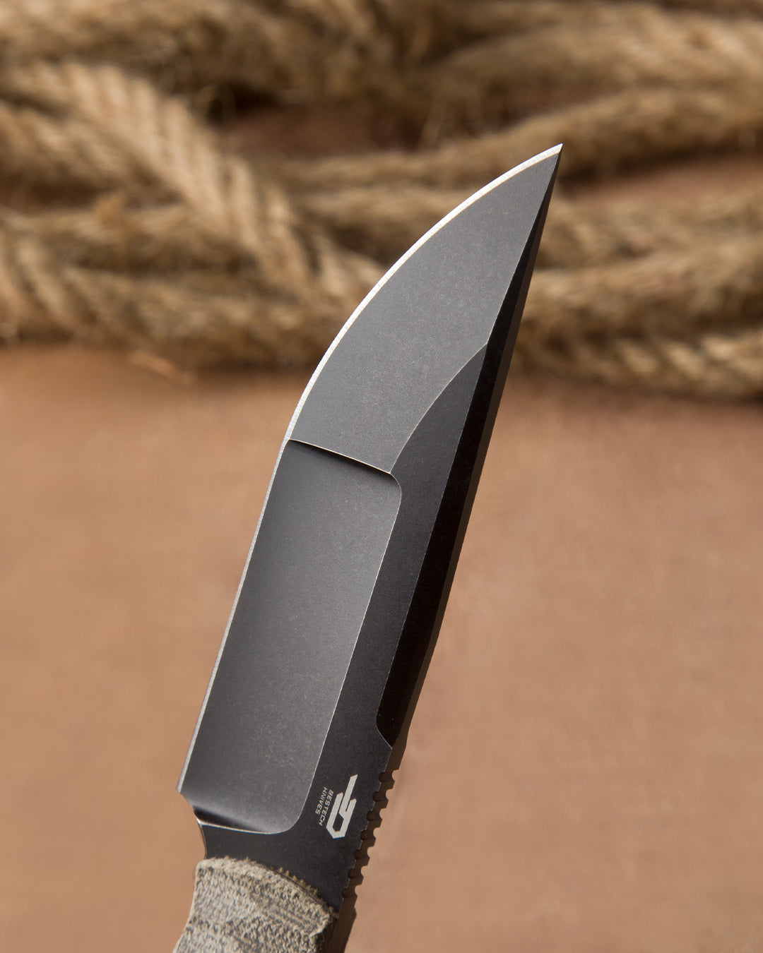 Bestech HEIDIBLACKSMITH#2 BFK04D handle detail – green canvas micarta grip