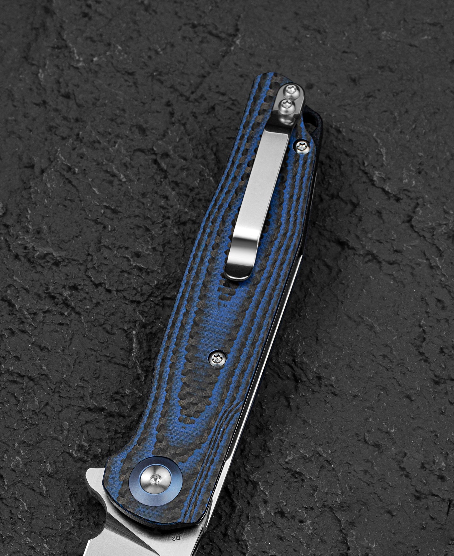 Bestech ASCOT BG19C carbon fiber and blue G10 interlayer – layered composite handle construction