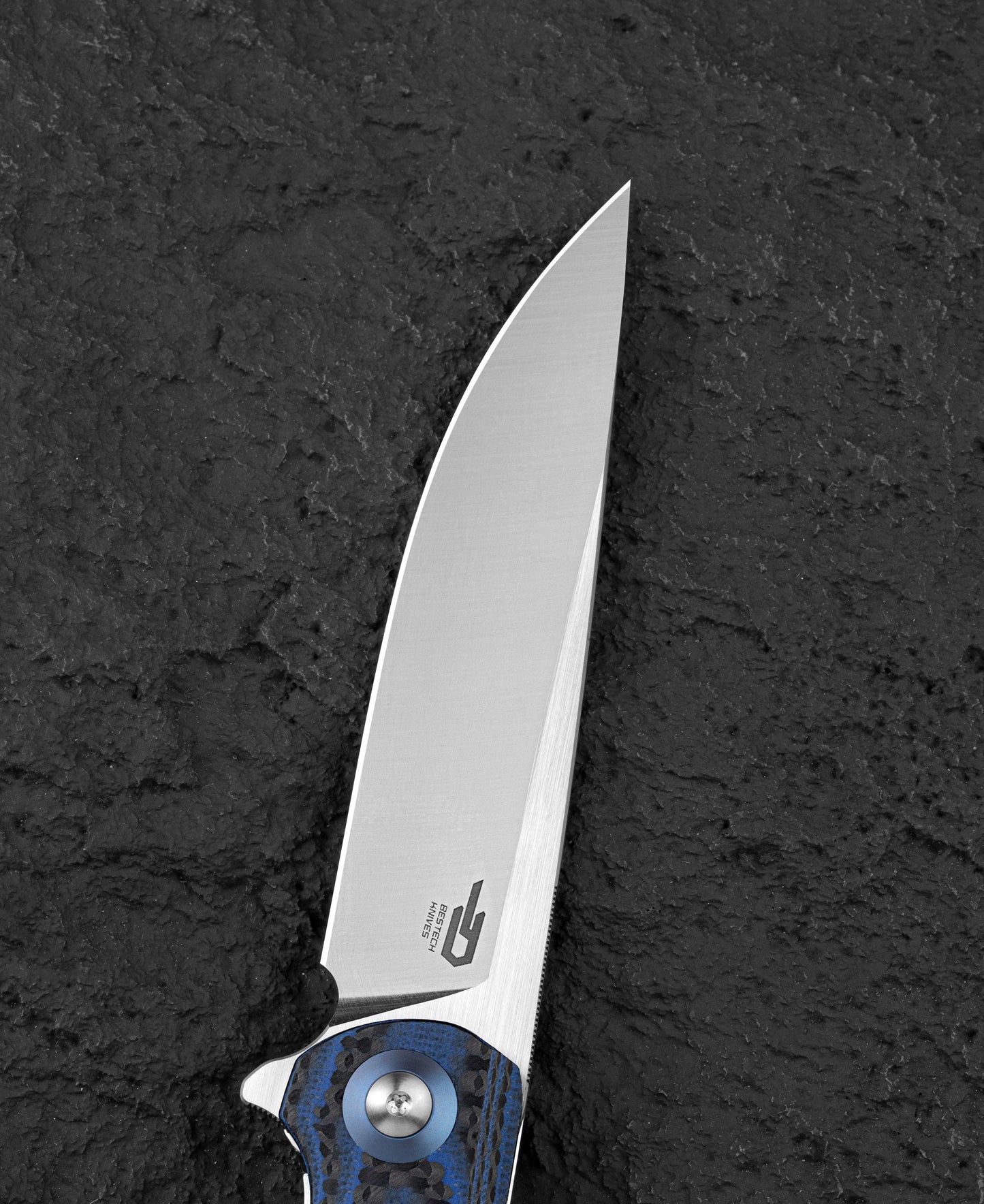 Bestech ASCOT BG19C satin blade – D2 satin polished finish showing natural steel grain and grind