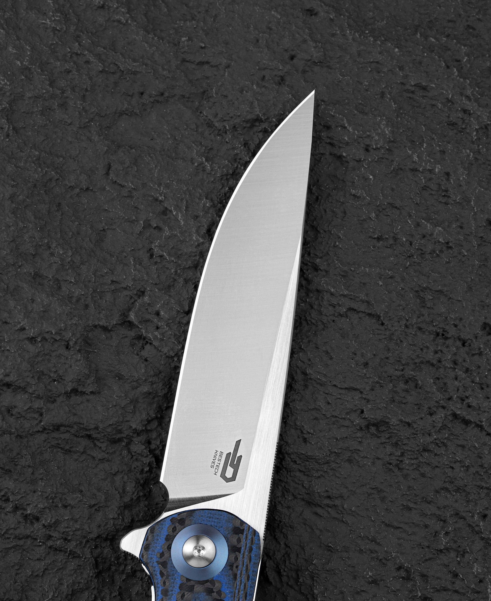 Bestech ASCOT BG19C satin blade – D2 satin polished finish showing natural steel grain and grind