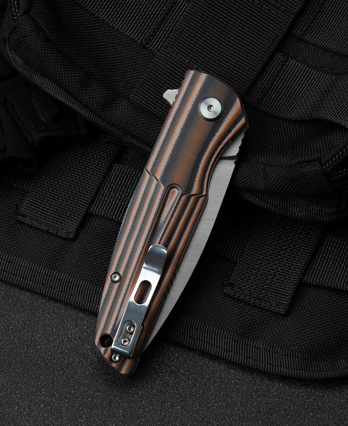 Bestech Fin BG34C-1 tri-color G10 scales – Black/Orange/Beige handle layers detail