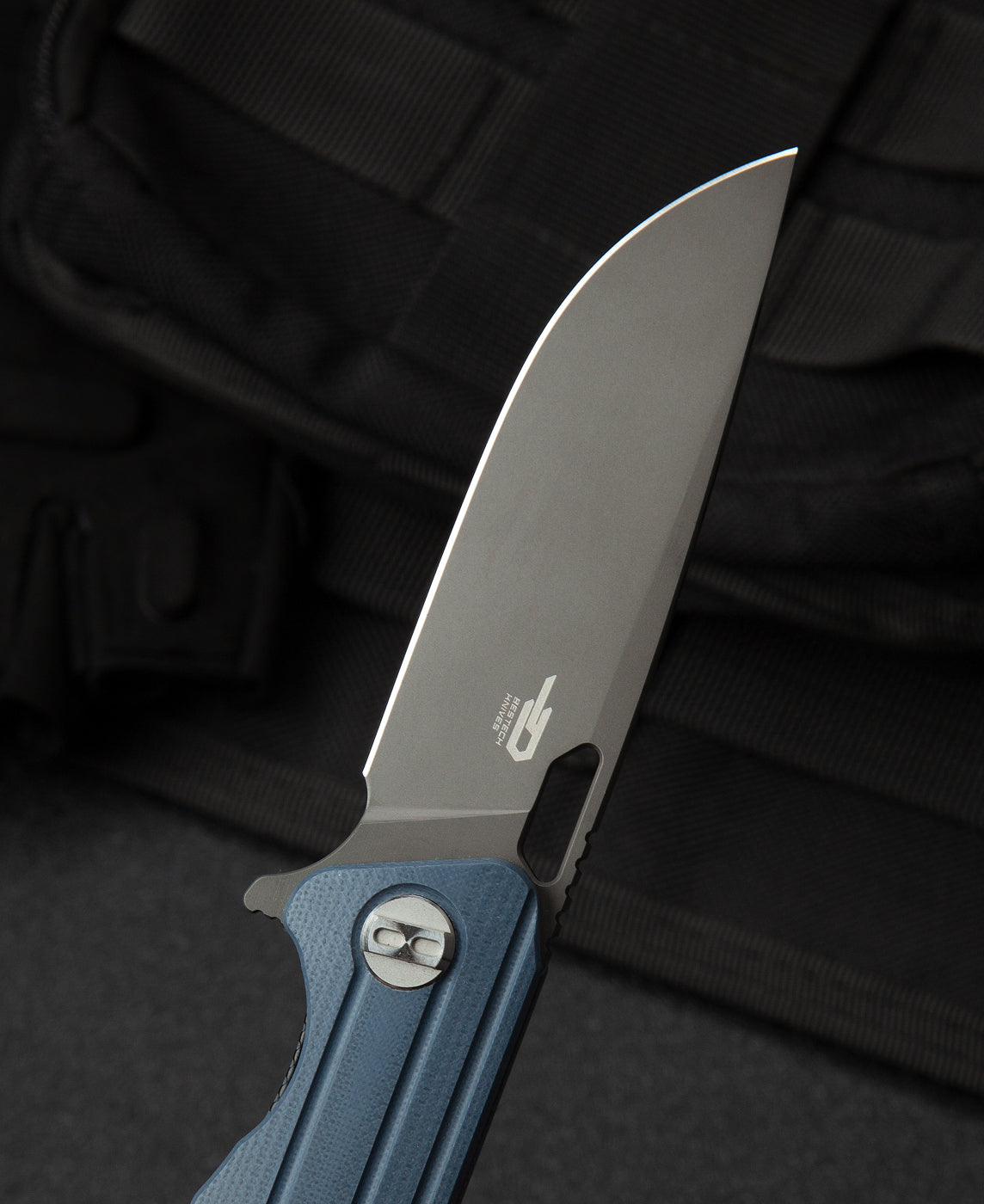 Bestech CIRCUIT BG35B-2 handle detail – grey G10 scales, liner lock, ceramic pivot