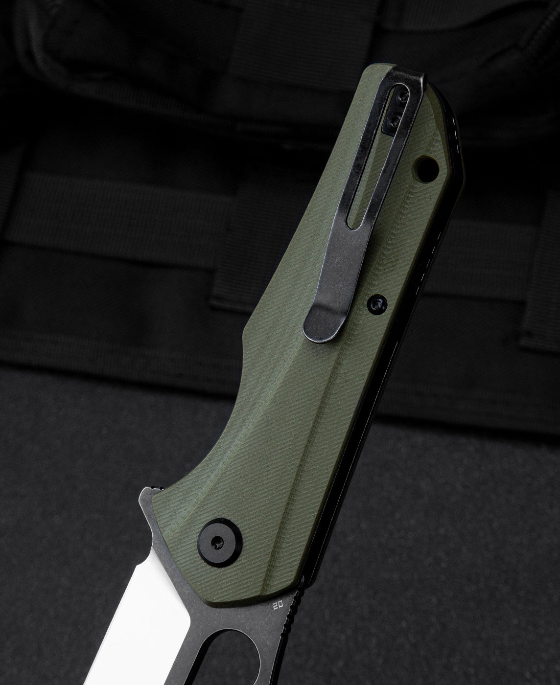 Bestech OPERATOR BG36C green G10 scales – military-inspired tactical handle color and texture