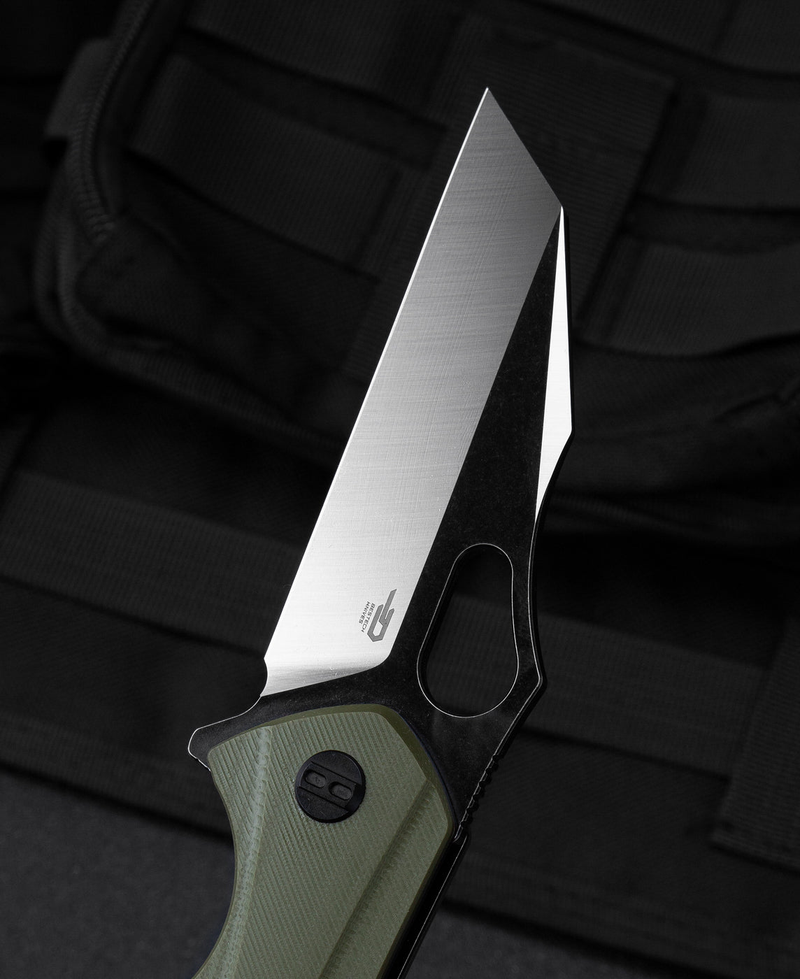 Bestech OPERATOR BG36C handle detail – green G10 scales, steel liner lock, ceramic pivot