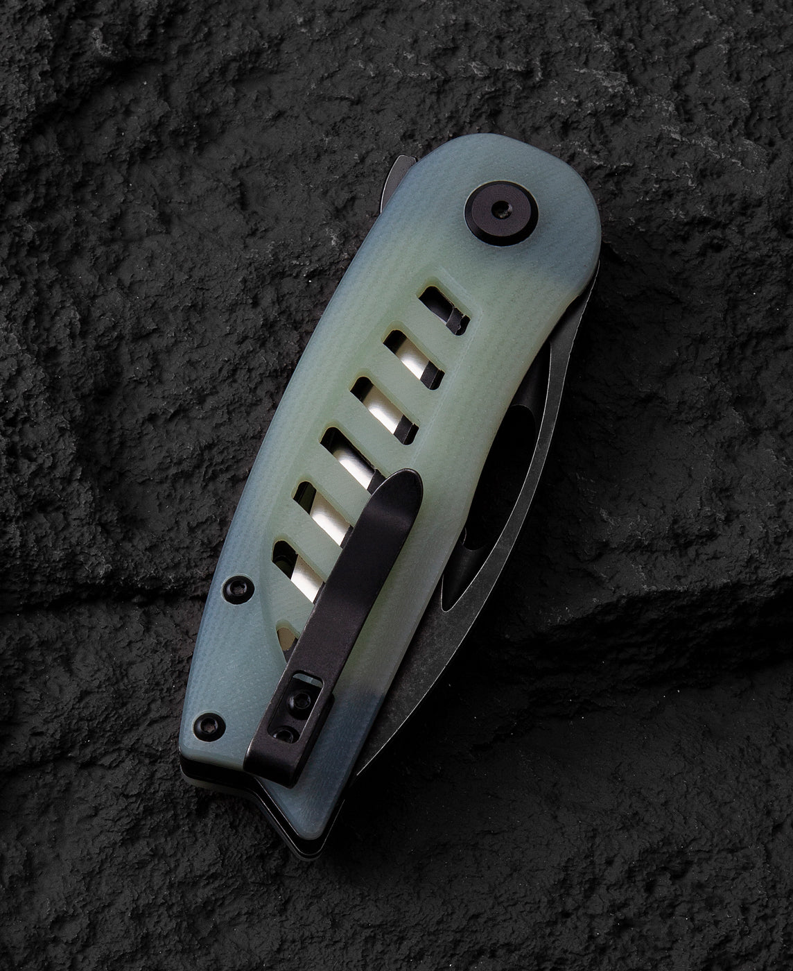 Bestech EXPLORER BG37C spine detail – 0.138 inch blade thickness, black stonewash finish