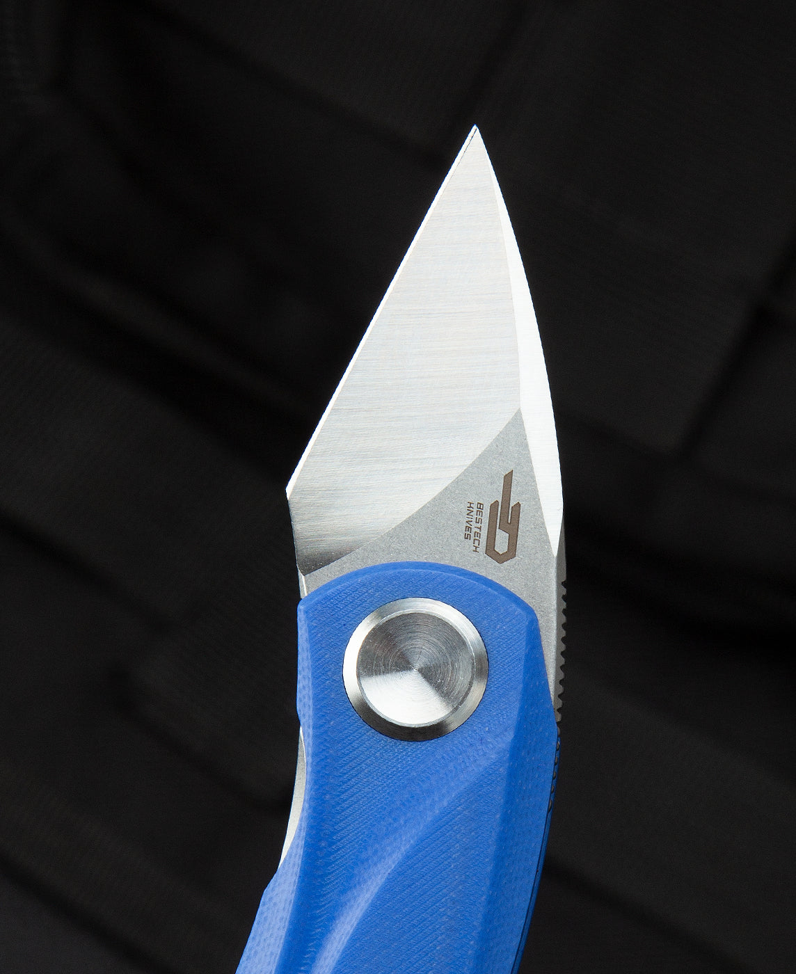 Bestech TULIP BG38D handle detail – blue G10 texture, steel pocket clip