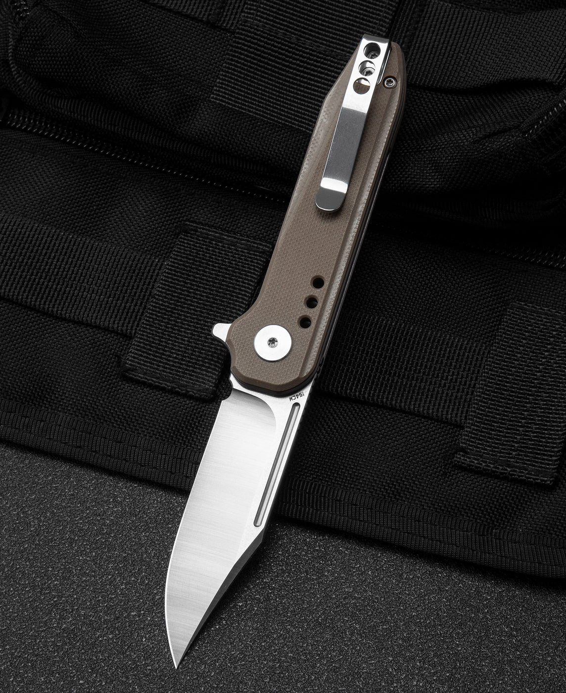 Bestech SYNTAX BG41B closed view – 3.84″ closed length, beige G10, steel clip