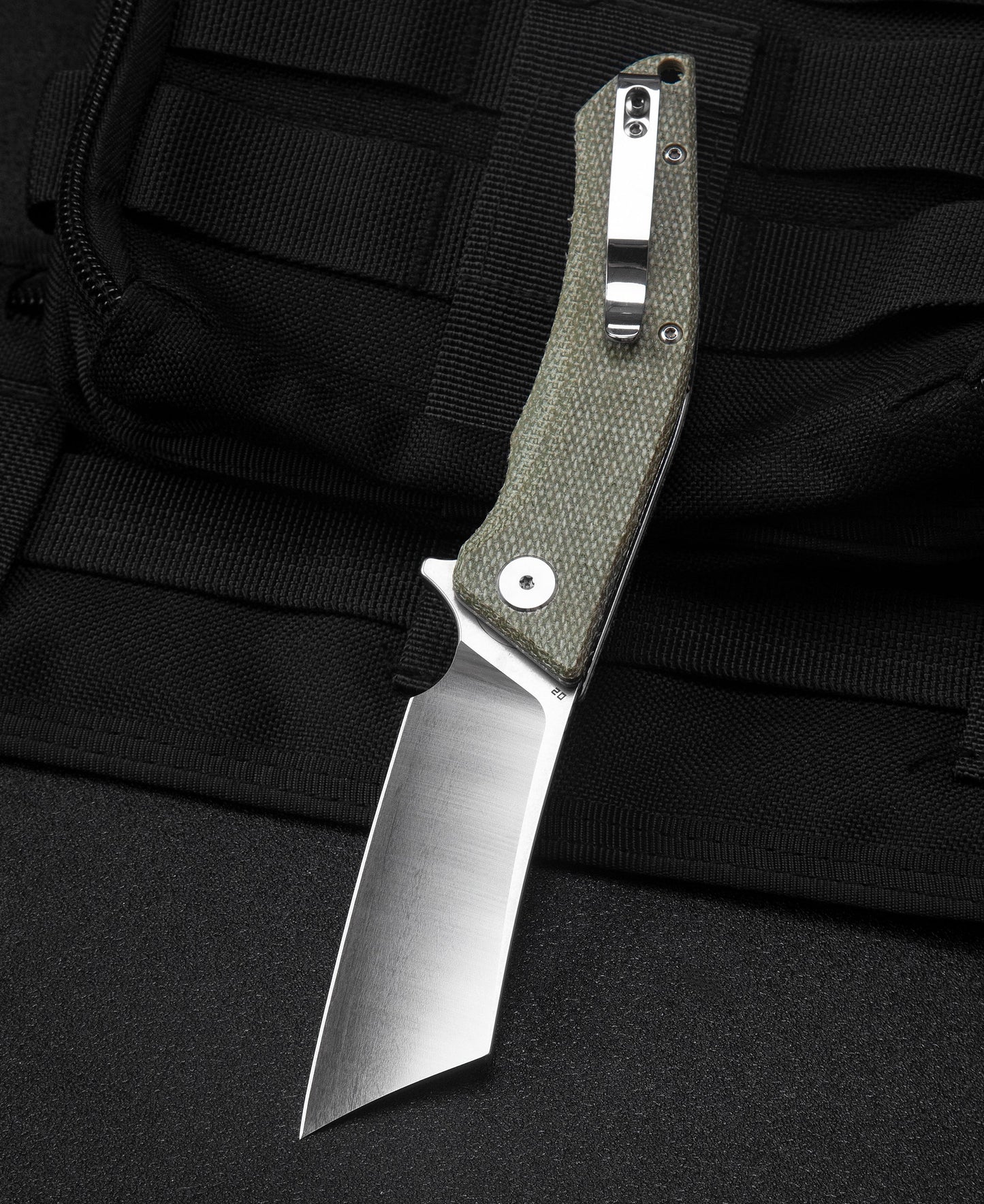 Bestech CUBIS BG42B closed view – 4.33″ closed length, beige Micarta, steel clip