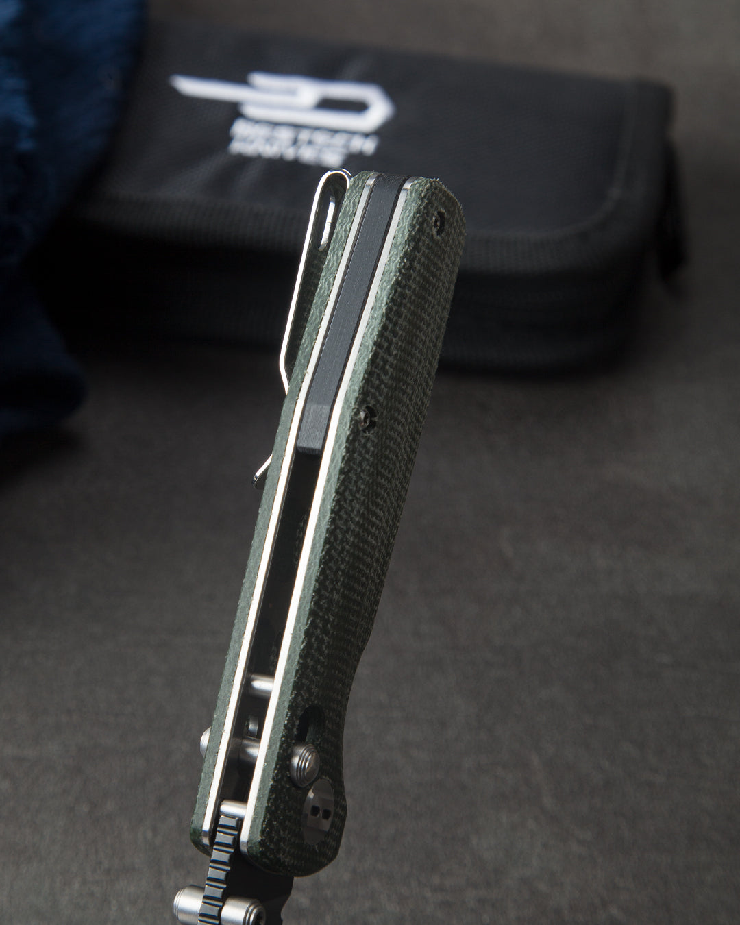 Bestech SLASHER BG43B-2 green Micarta detail – linen composite handle with natural patina finish