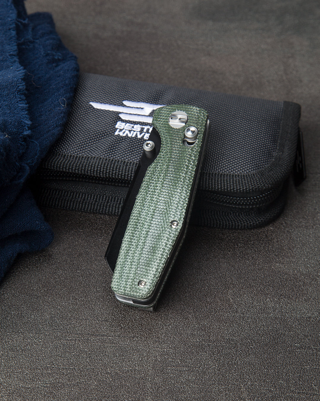 Bestech SLASHER BG43B-2 open position – 7.1" overall length, bar lock engaged
