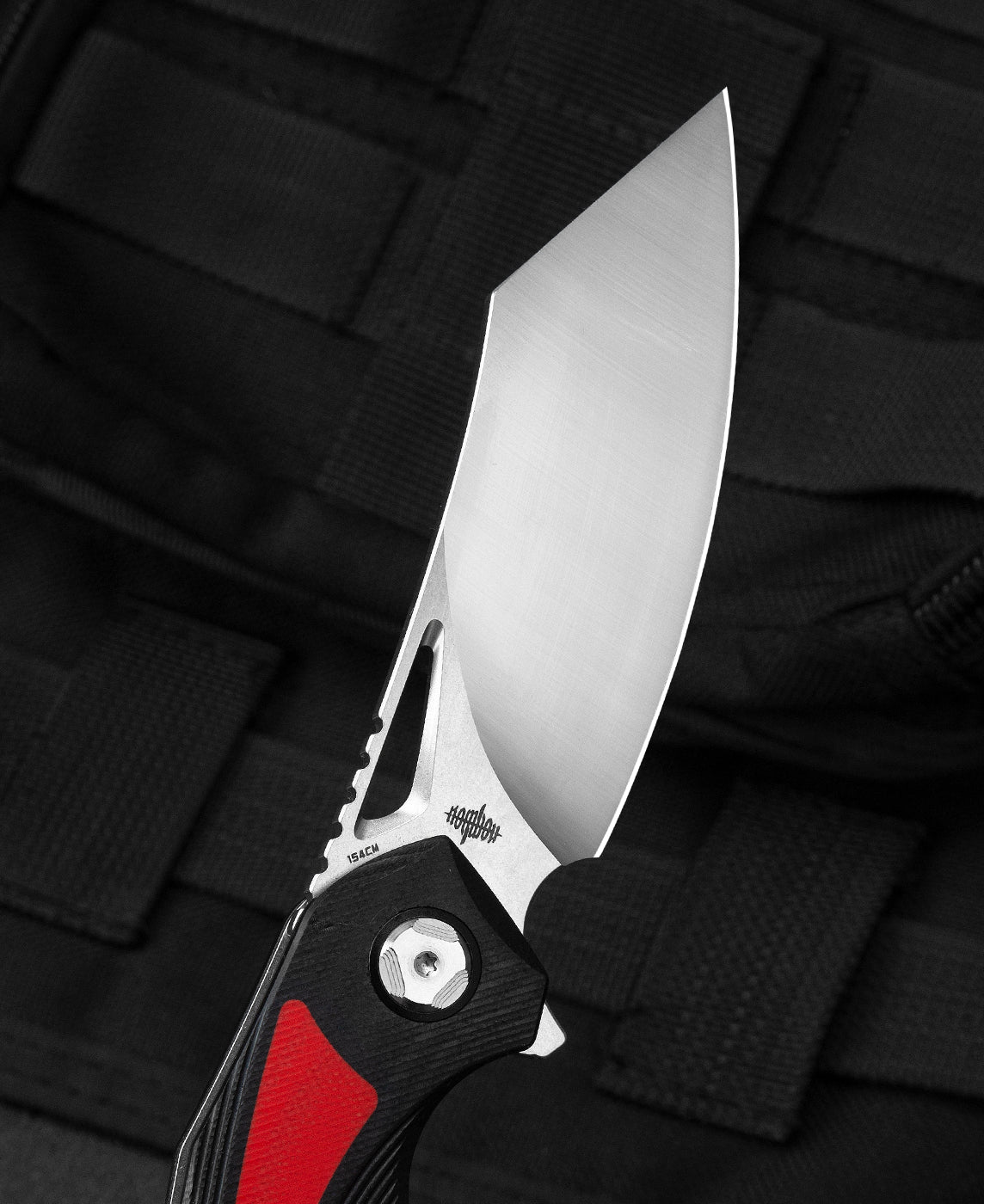 Bestech KASTA BG45C black red G10 detail – two-tone glass-fiber reinforced handle scales