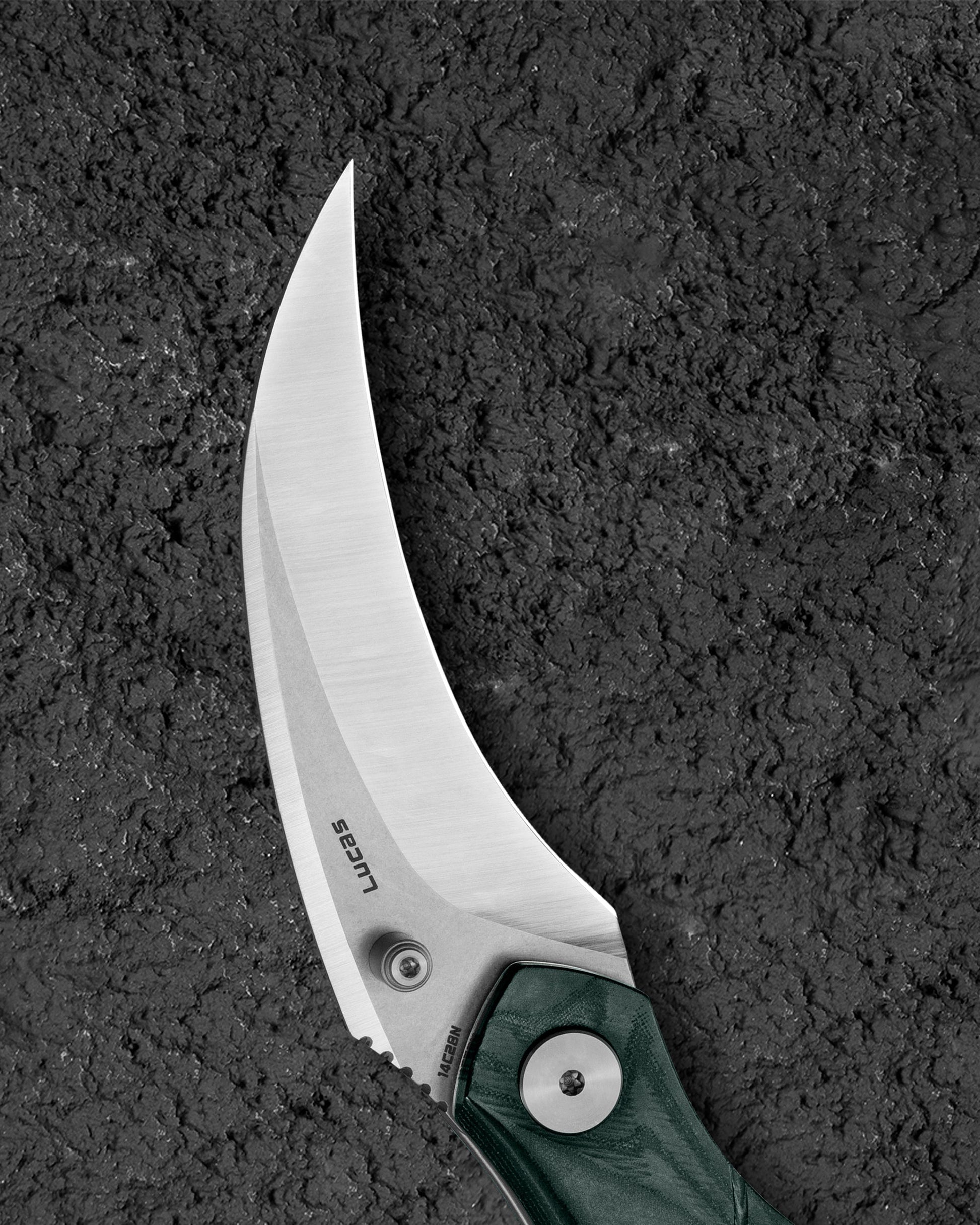 Bestech Mantidae BG60E green Micarta detail – linen composite handle material with natural finish