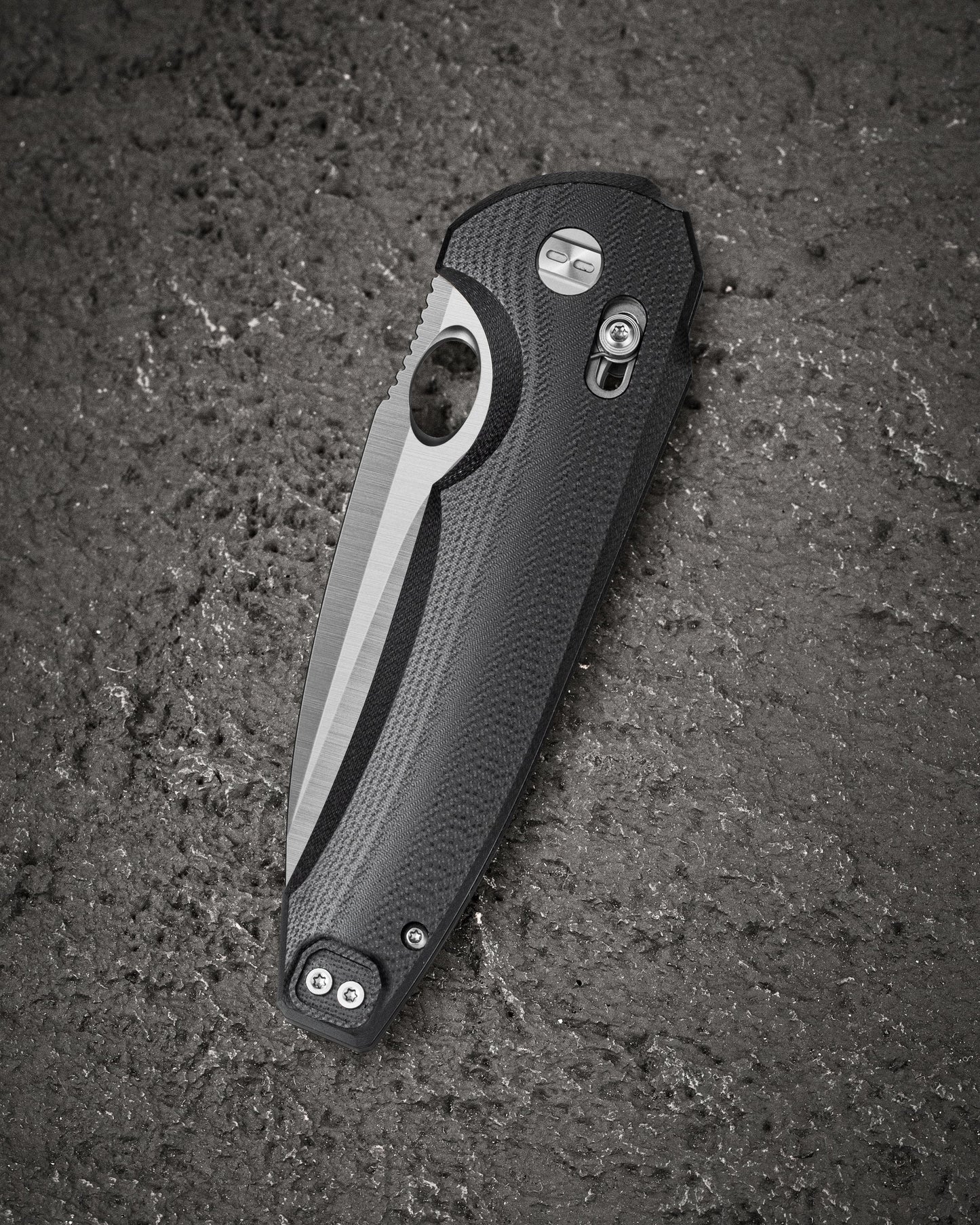 Bestech Noctar BG66A blade detail – 14C28N Satin, ceramic ball bearings
