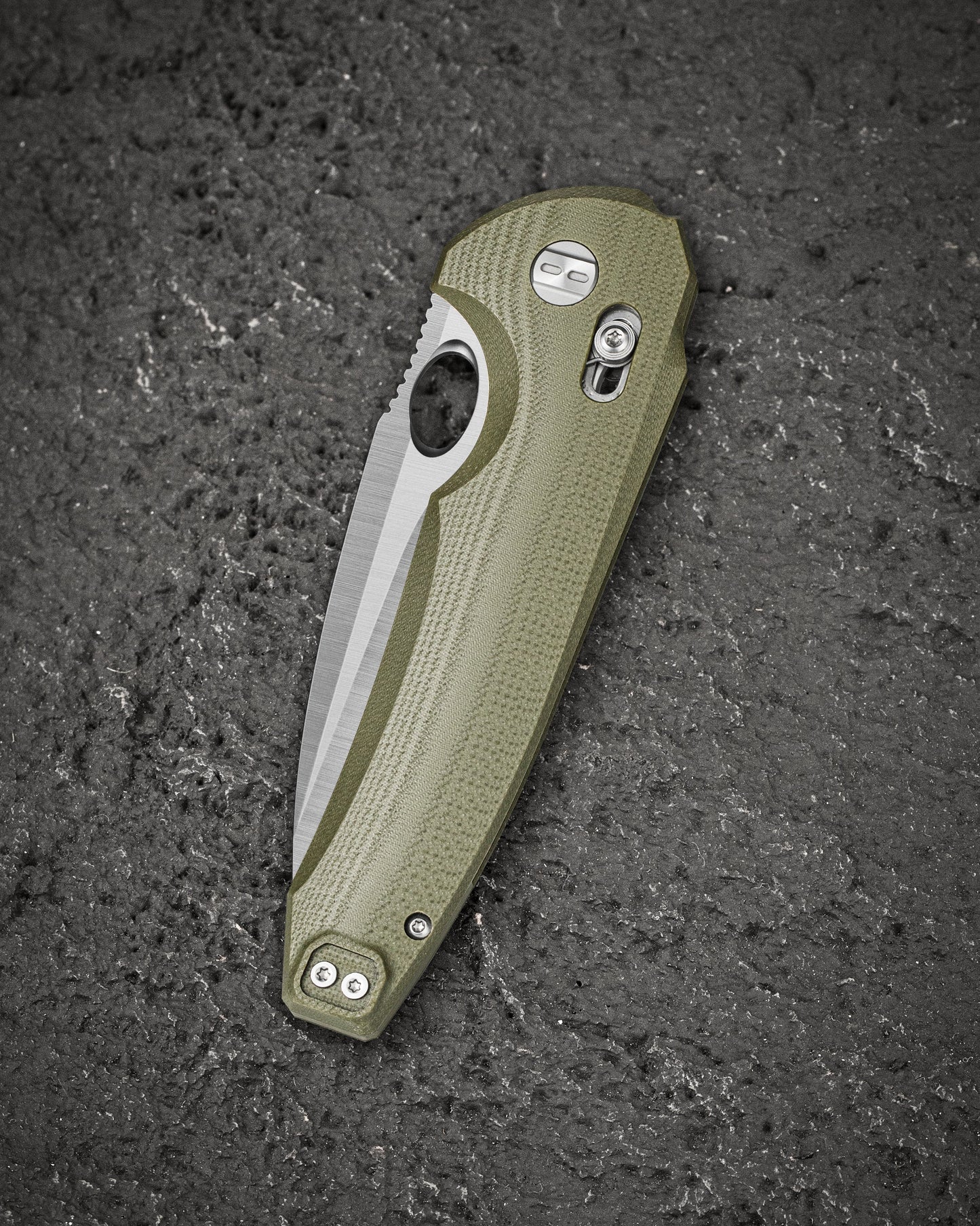 Bestech Noctar BG66B blade detail – 14C28N Satin, ceramic ball bearings