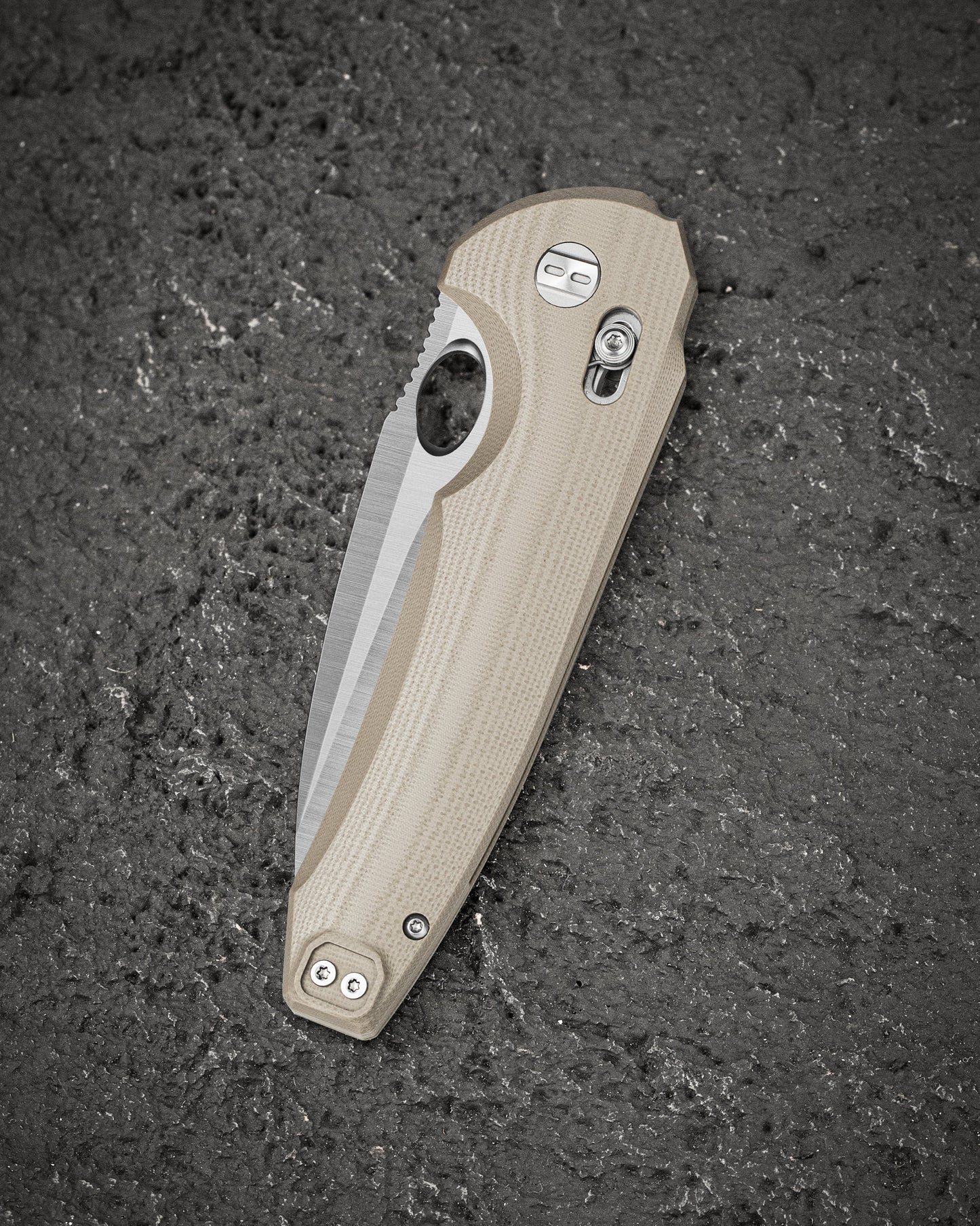 Bestech Noctar BG66C blade detail – 14C28N Satin, ceramic ball bearings