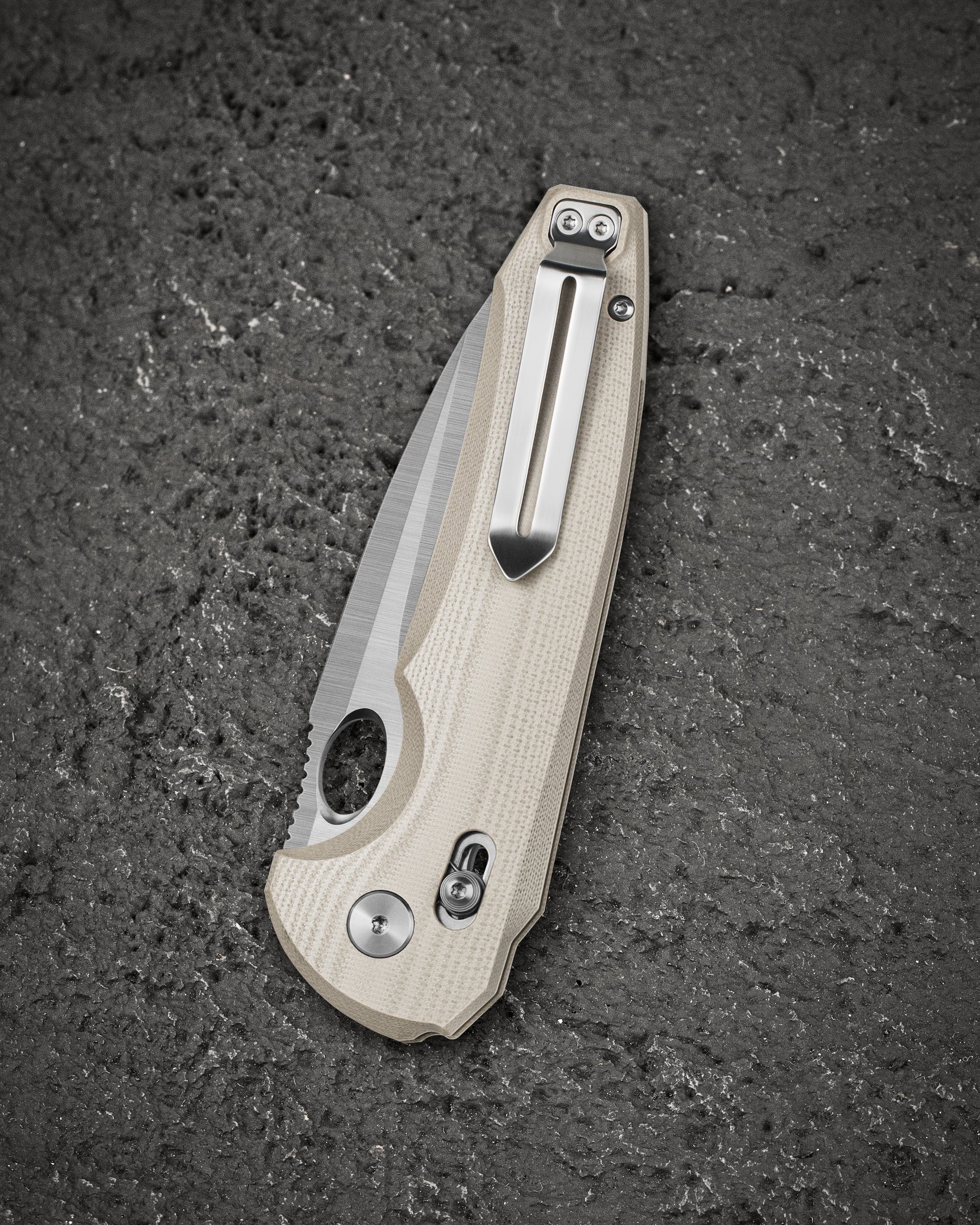 Bestech Noctar BG66C open position – Bar Lock engaged, 3.71″ Satin blade