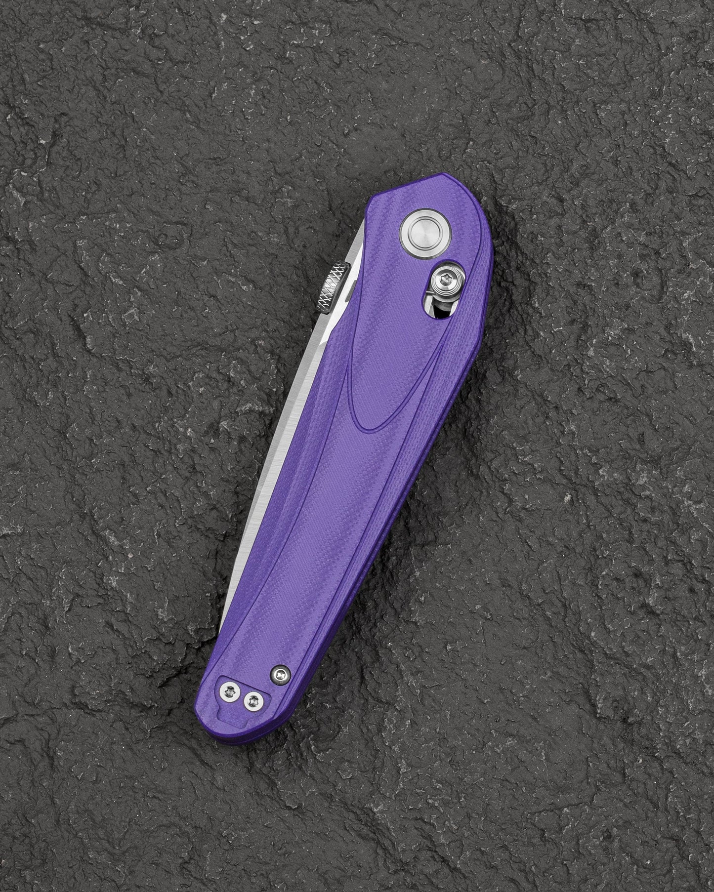 Bestech Mothus BG67C blade detail – 14C28N Stonewash + Satin, thumb disk deployment