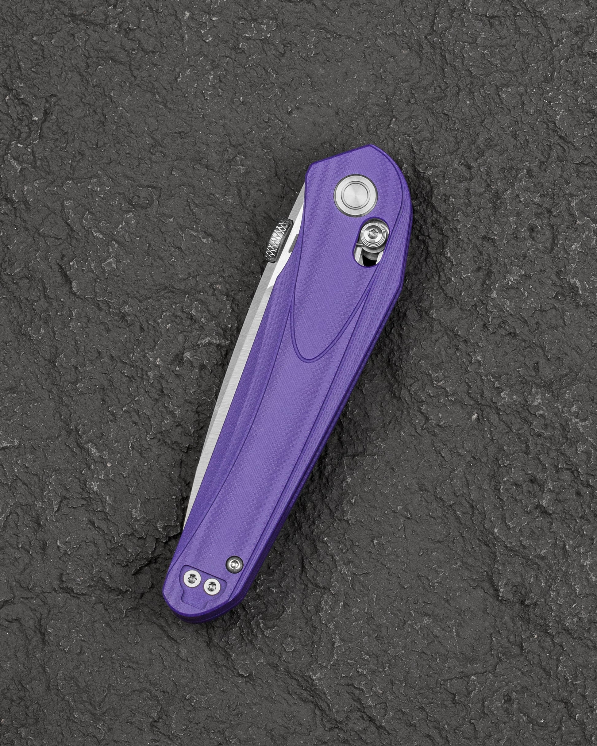 Bestech Mothus BG67C blade detail – 14C28N Stonewash + Satin, thumb disk deployment