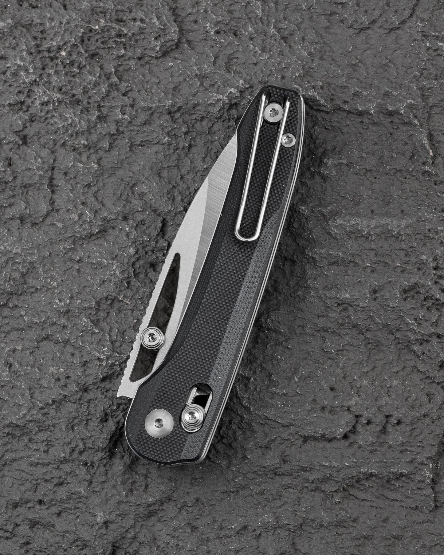 Bestech Cobber BG68A blade detail – 14C28N stonewash flats and satin bevels two-tone finish