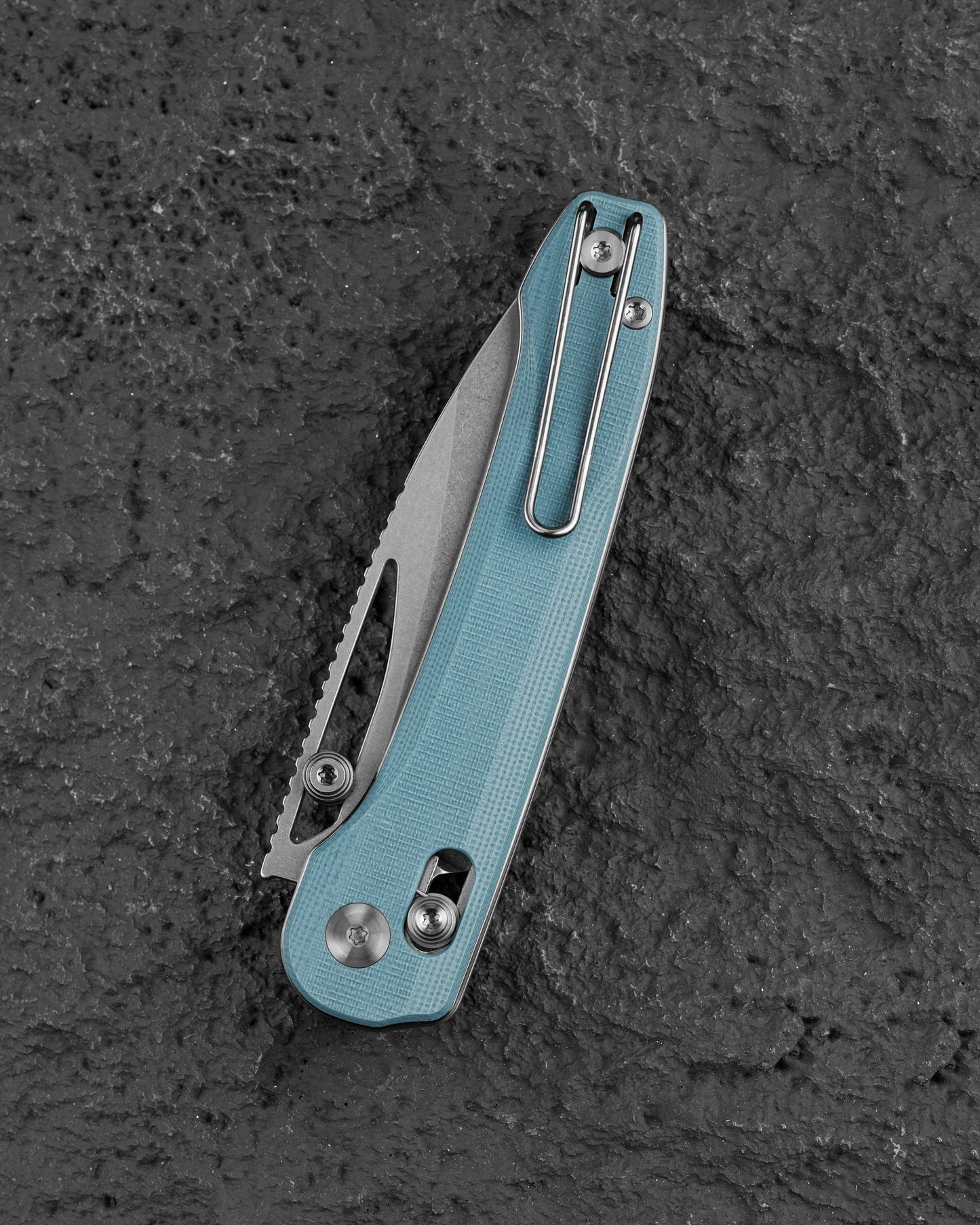 Bestech Cobber BG68C blade detail – 3.37" 14C28N stonewash, ceramic bearings