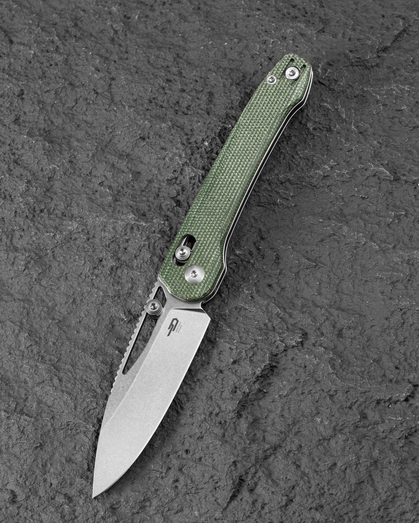 Bestech Cobber BG68D front view – 3.37" 14C28N stonewash blade, green Micarta handle, Bar Lock