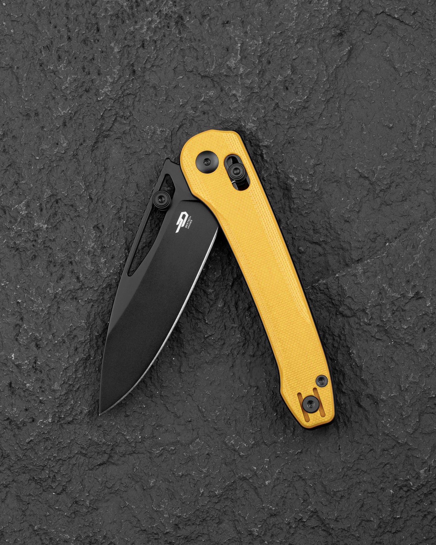 Bestech Cobber BG68E blade detail – 3.37" 14C28N black PVD, ceramic bearings