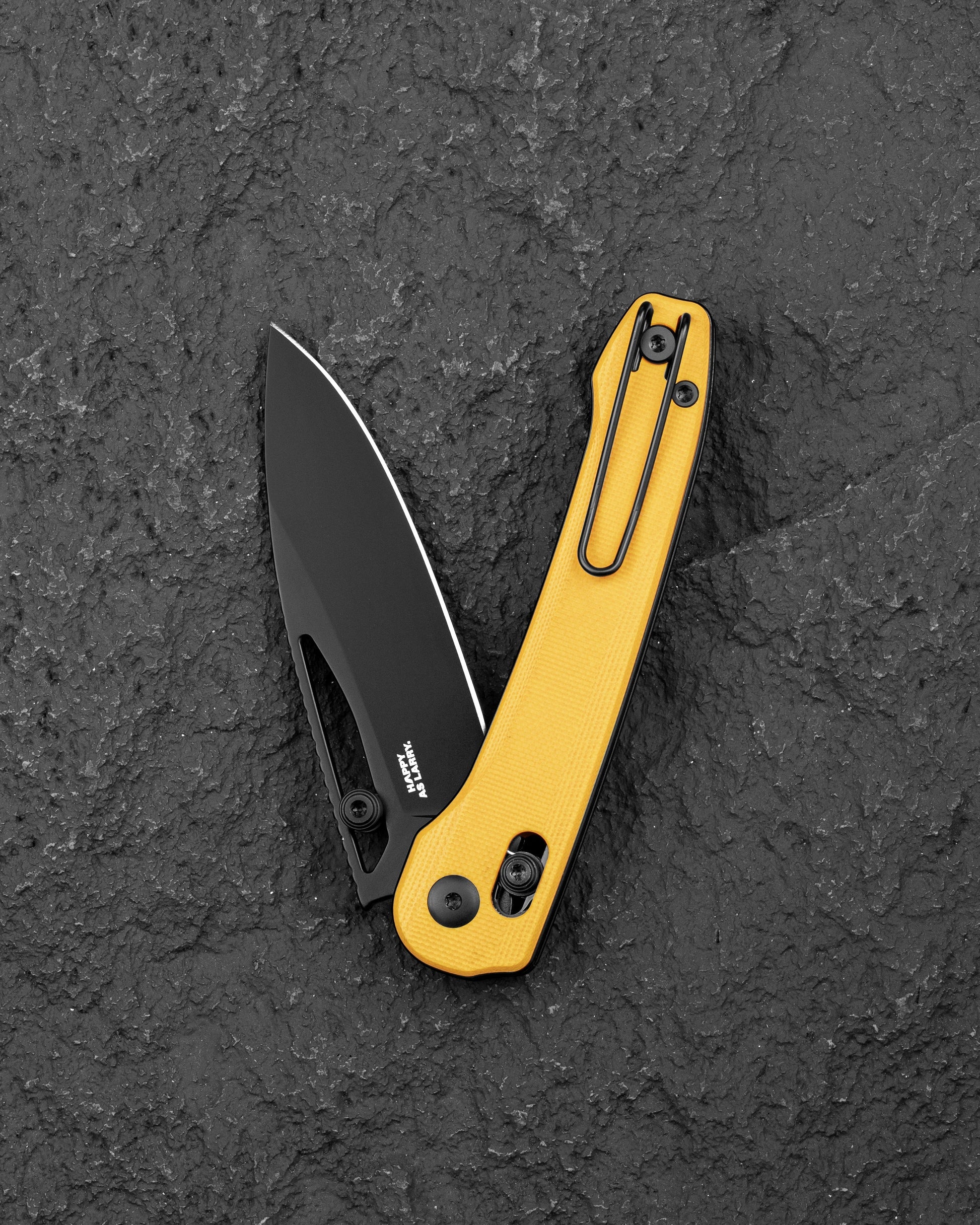Bestech Cobber BG68E handle detail – yellow G10 scales texture